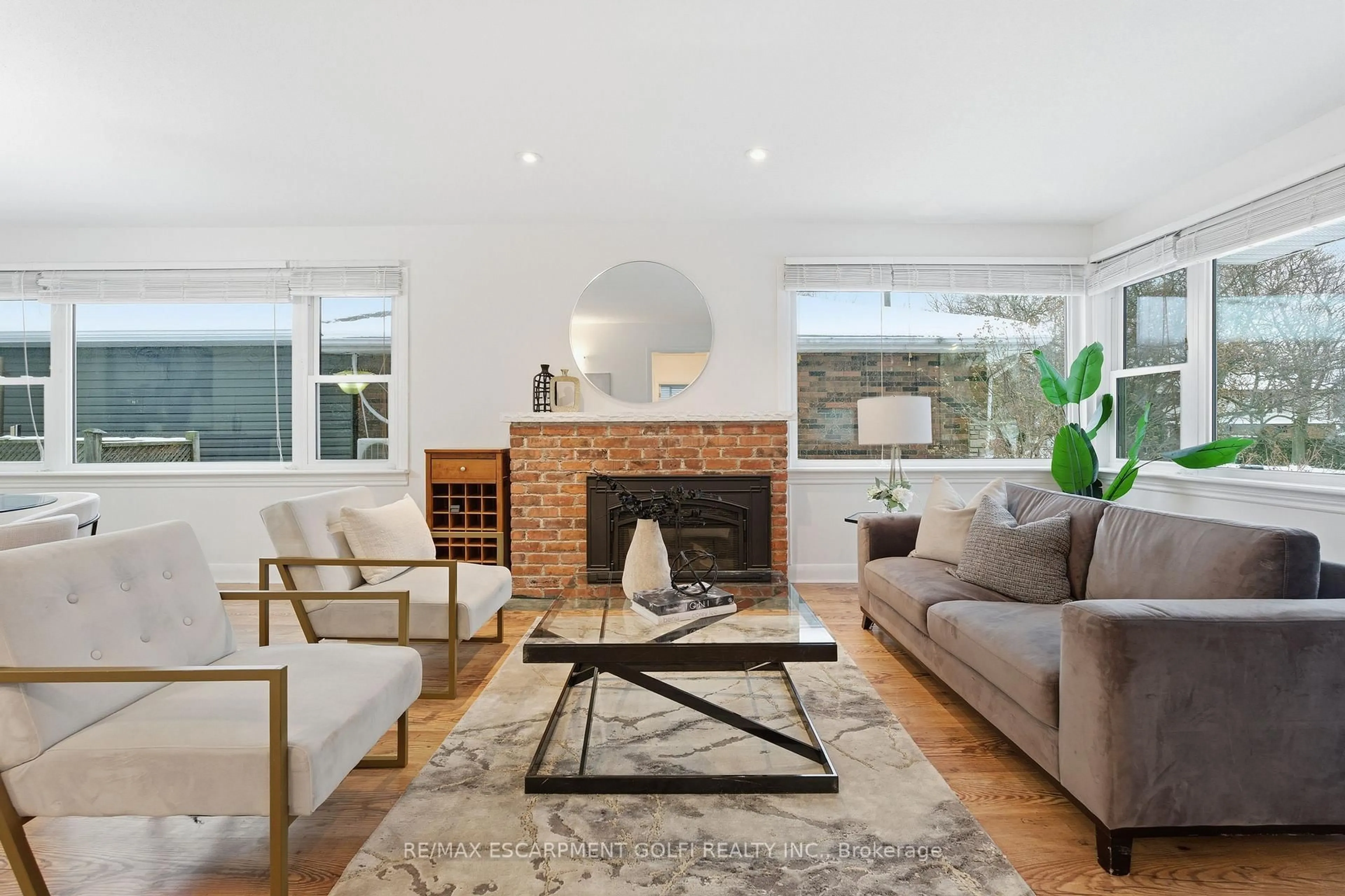 Living room with furniture, unknown for 149 West 28th St, Hamilton Ontario L9C 5H1