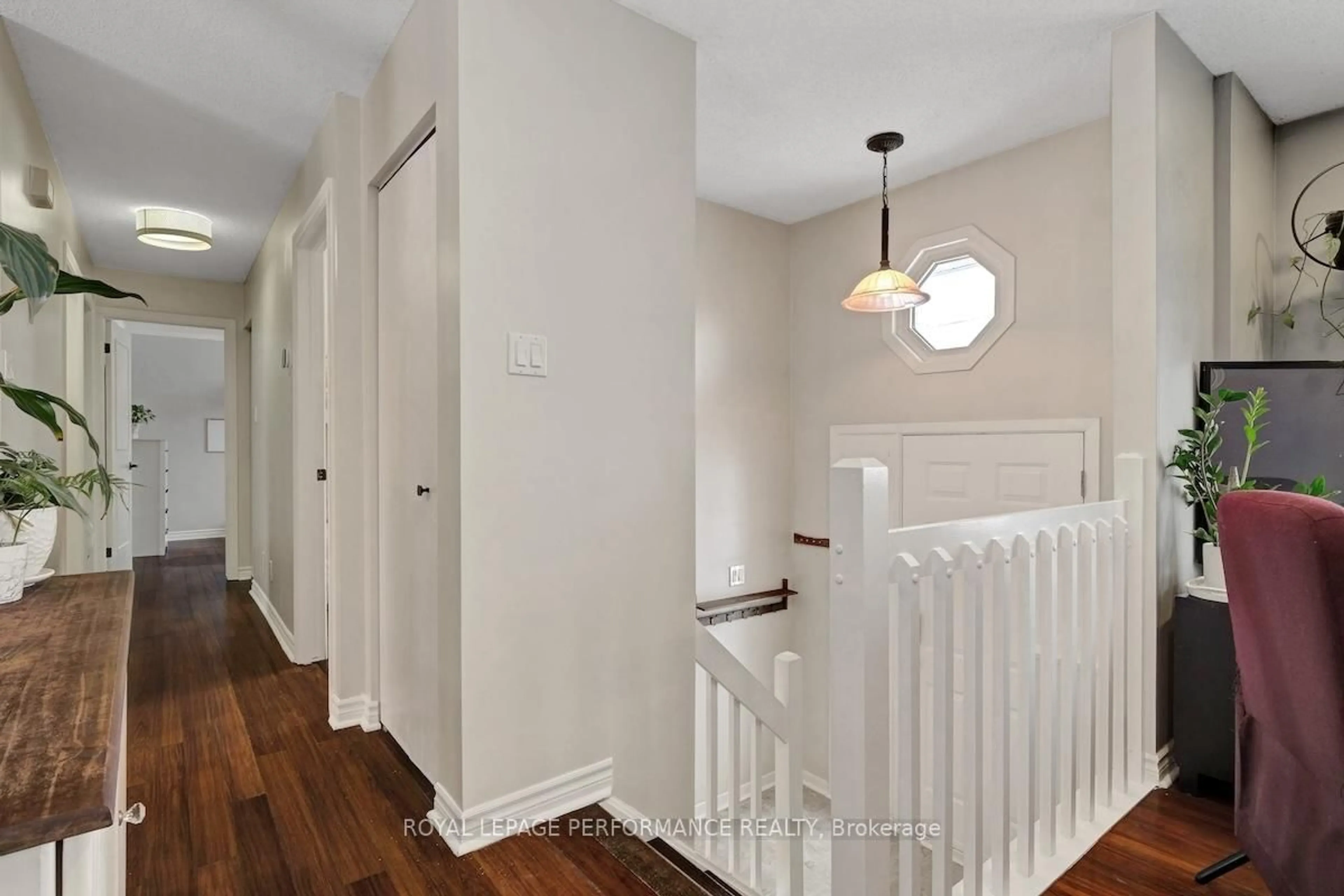 Indoor entryway for 552 Loucks Dr, Russell Ontario K4R 1B6