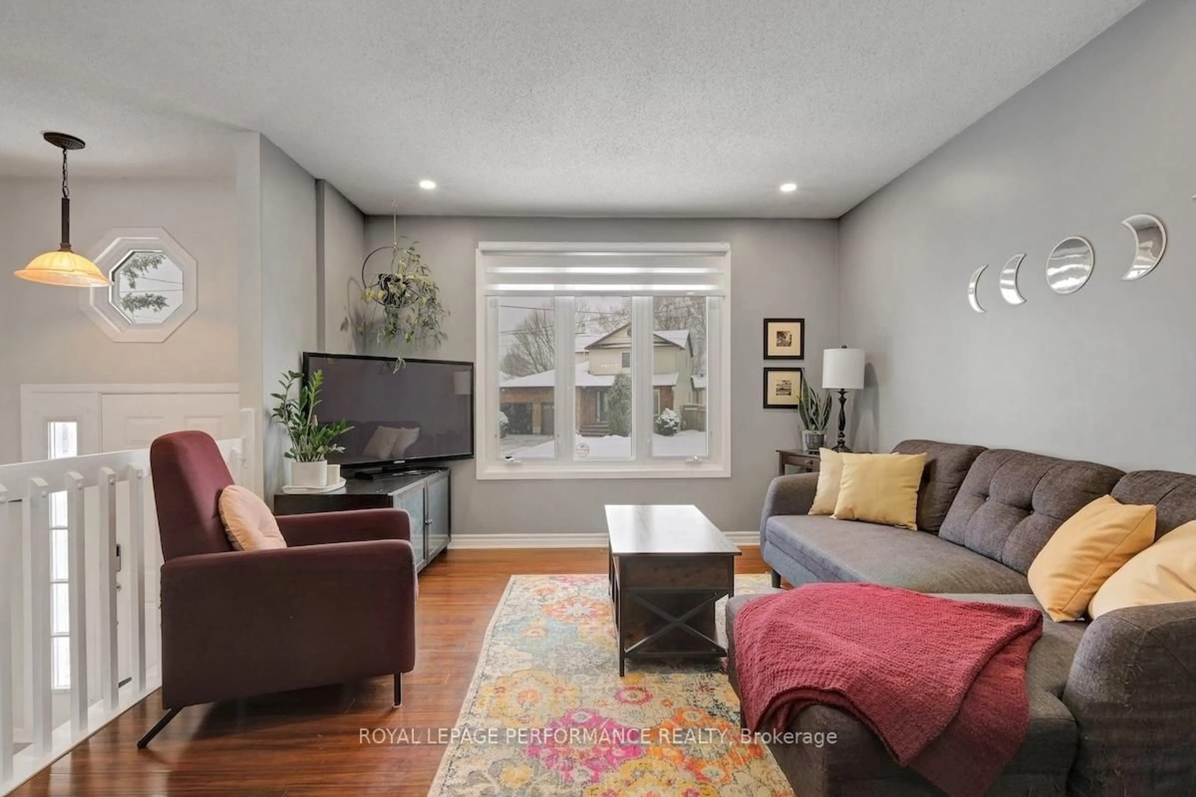 Living room with furniture, unknown for 552 Loucks Dr, Russell Ontario K4R 1B6