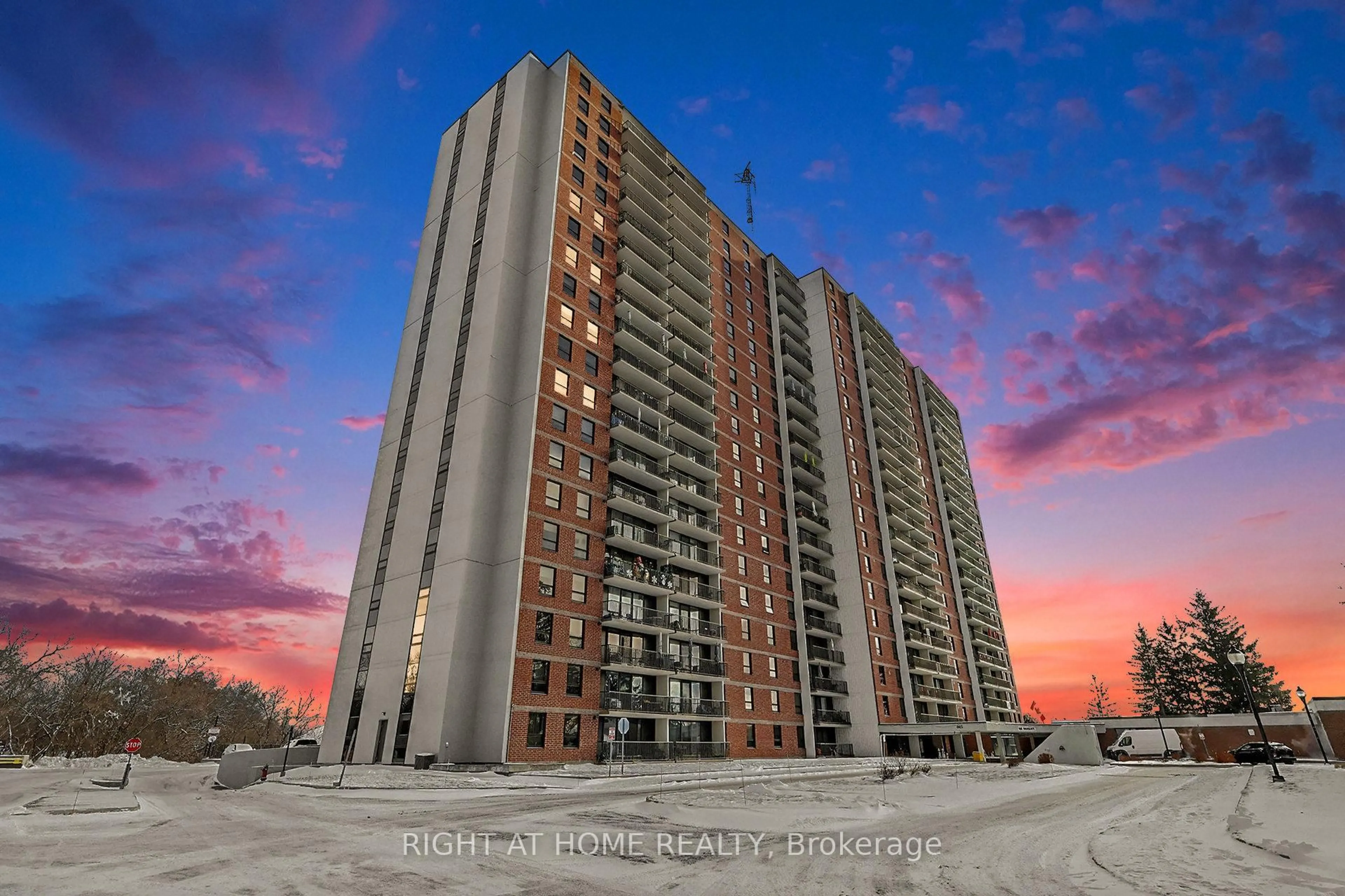 A pic from outside/outdoor area/front of a property/back of a property/a pic from drone, building for 665 Bathgate Dr #306, Ottawa Ontario K1K 3Y4