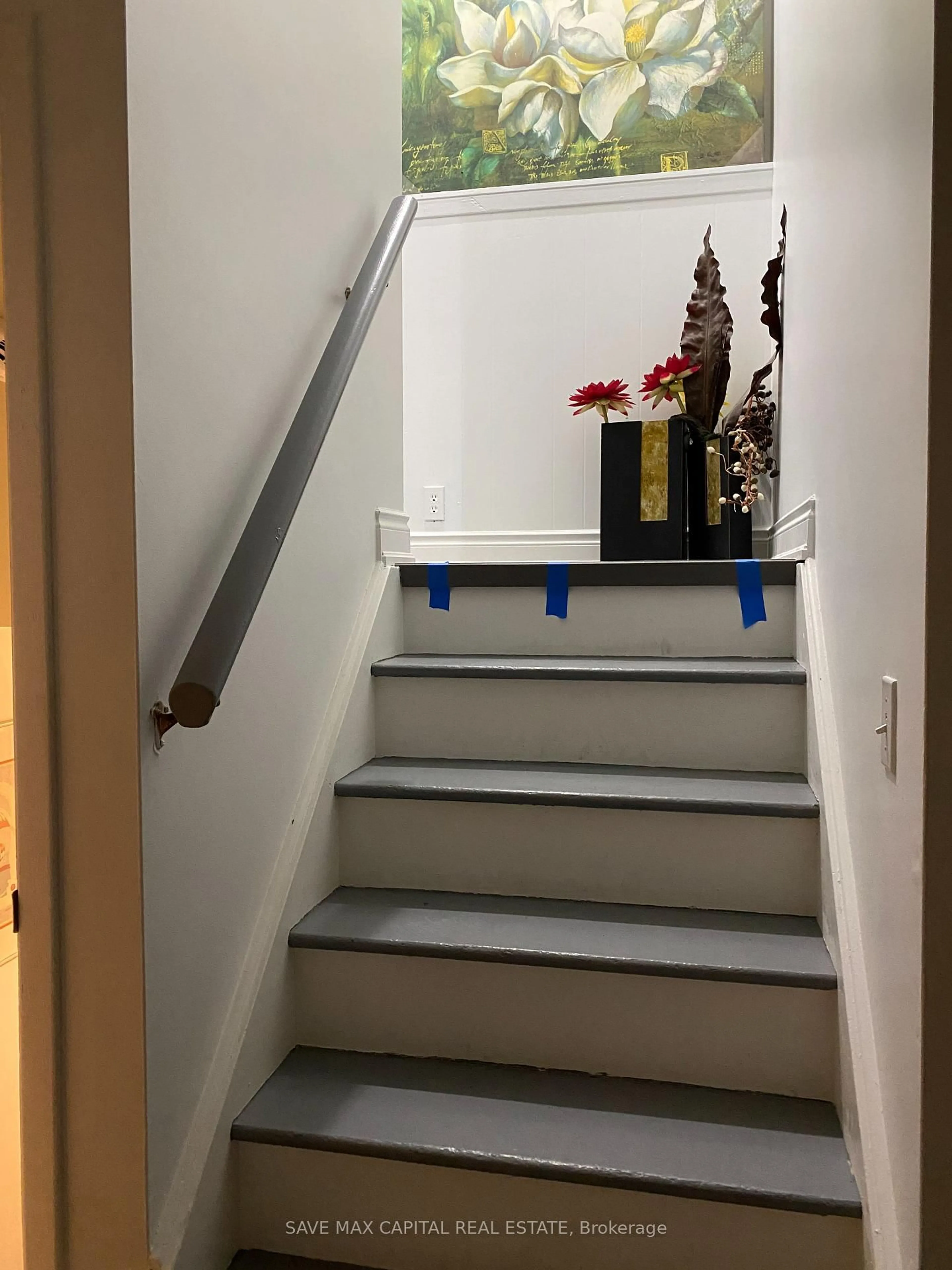 Stairs for 5966 Frontenac St, Niagara Falls Ontario L2G 3B2