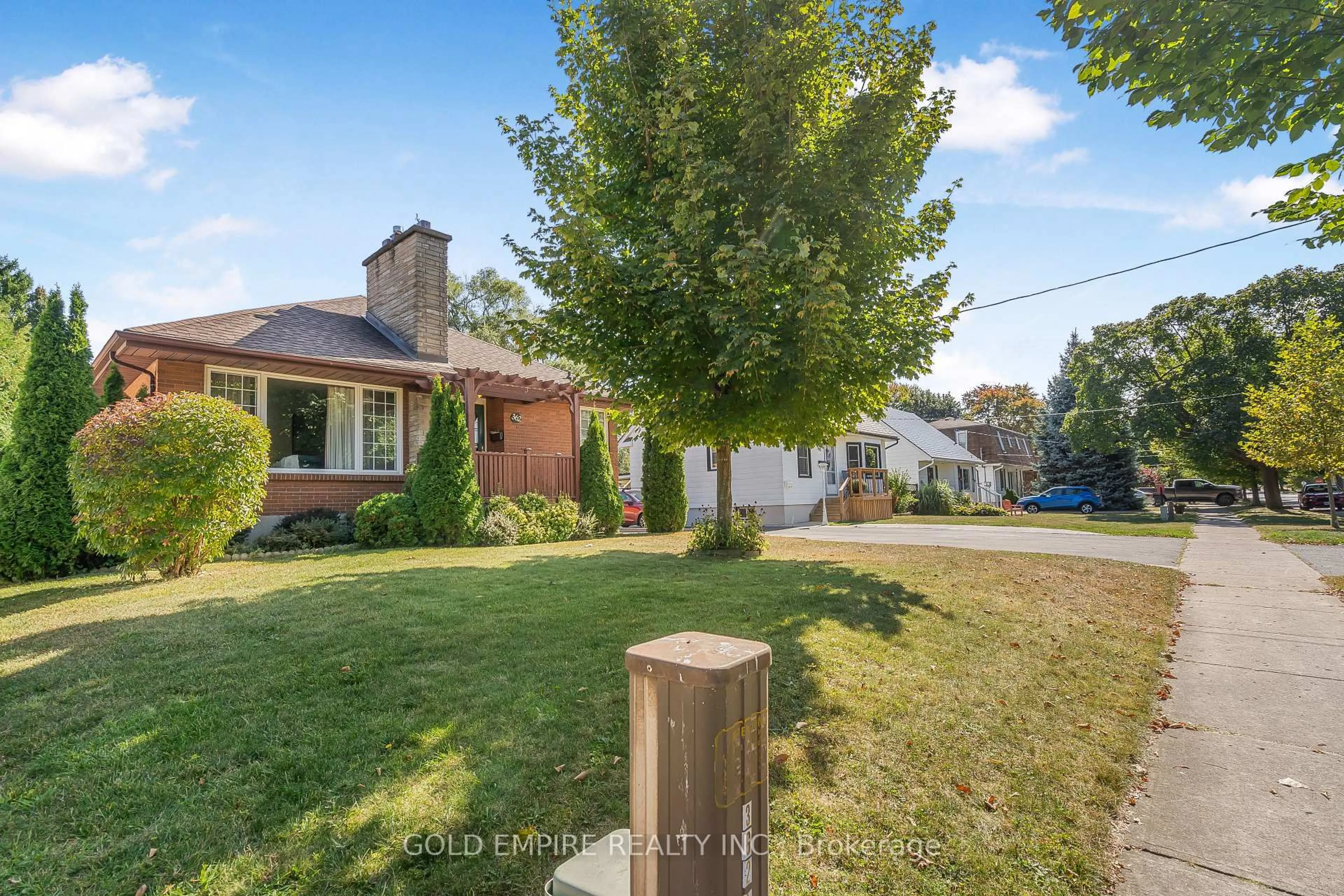 A pic from outside/outdoor area/front of a property/back of a property/a pic from drone, street for 362 Avondale Rd, London East Ontario N5W 5B5