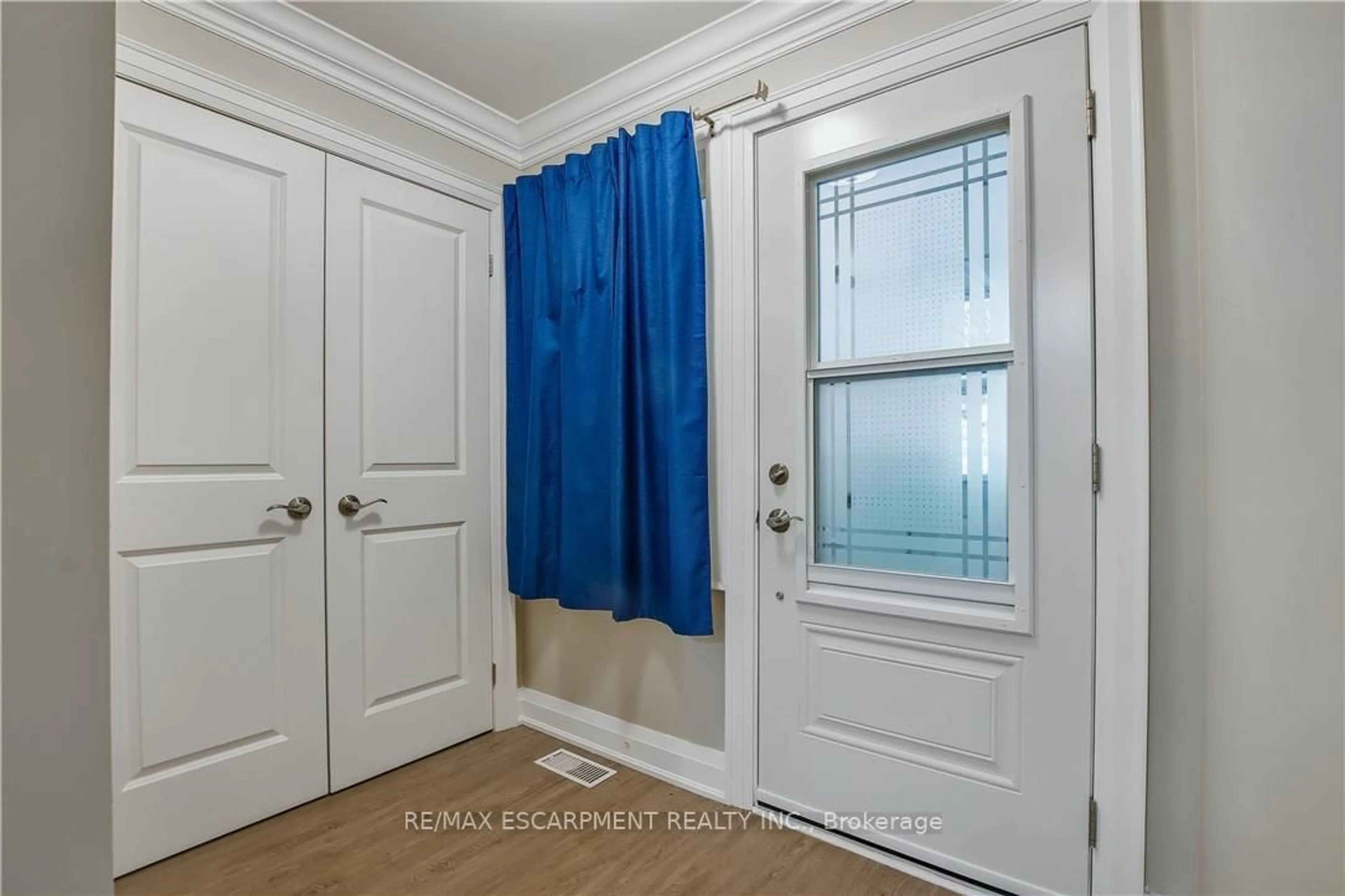 Indoor entryway for 13 Sister Varga Terr, Hamilton Ontario L9B 1T8