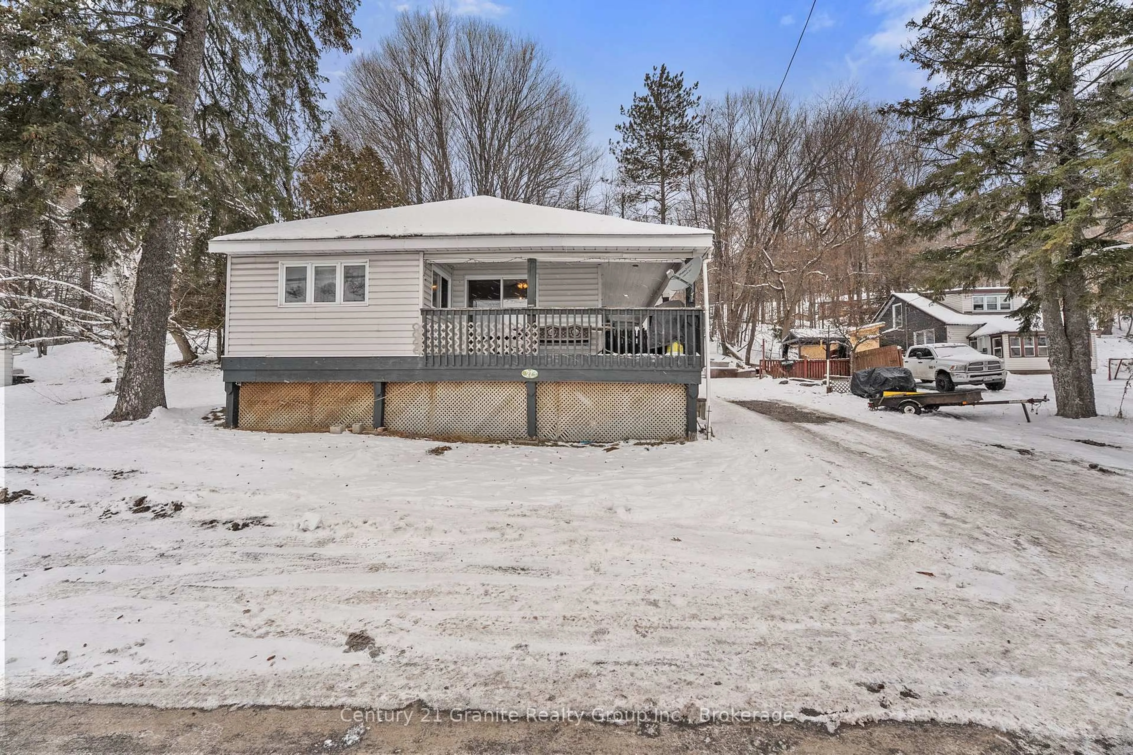 A pic from outside/outdoor area/front of a property/back of a property/a pic from drone, street for 27 Sunnyside St, Dysart et al Ontario K0M 1S0