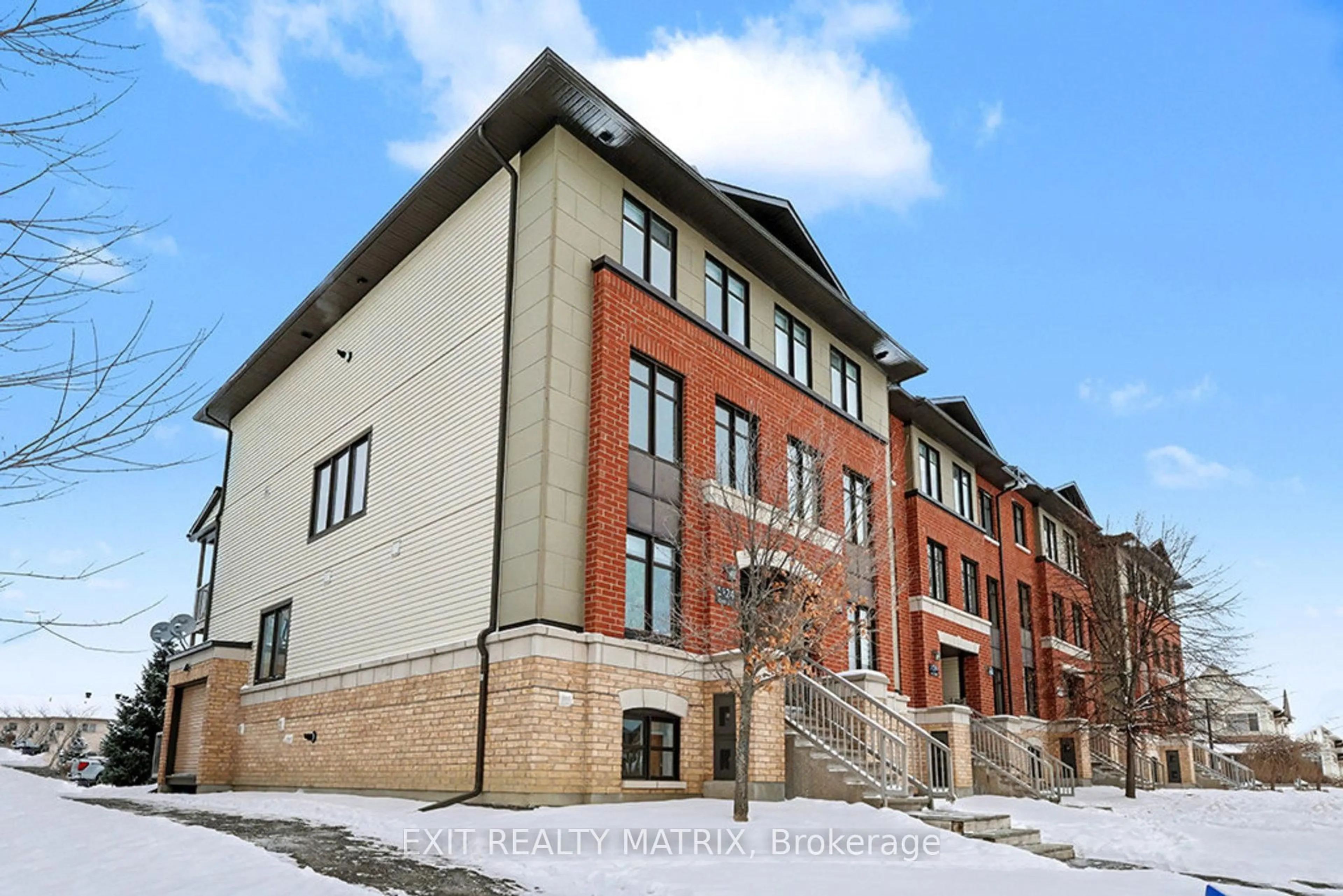 Home with brick exterior material, building for 1124 Docteur Corbeil Blvd #2, Clarence-Rockland Ontario K4K 0G9
