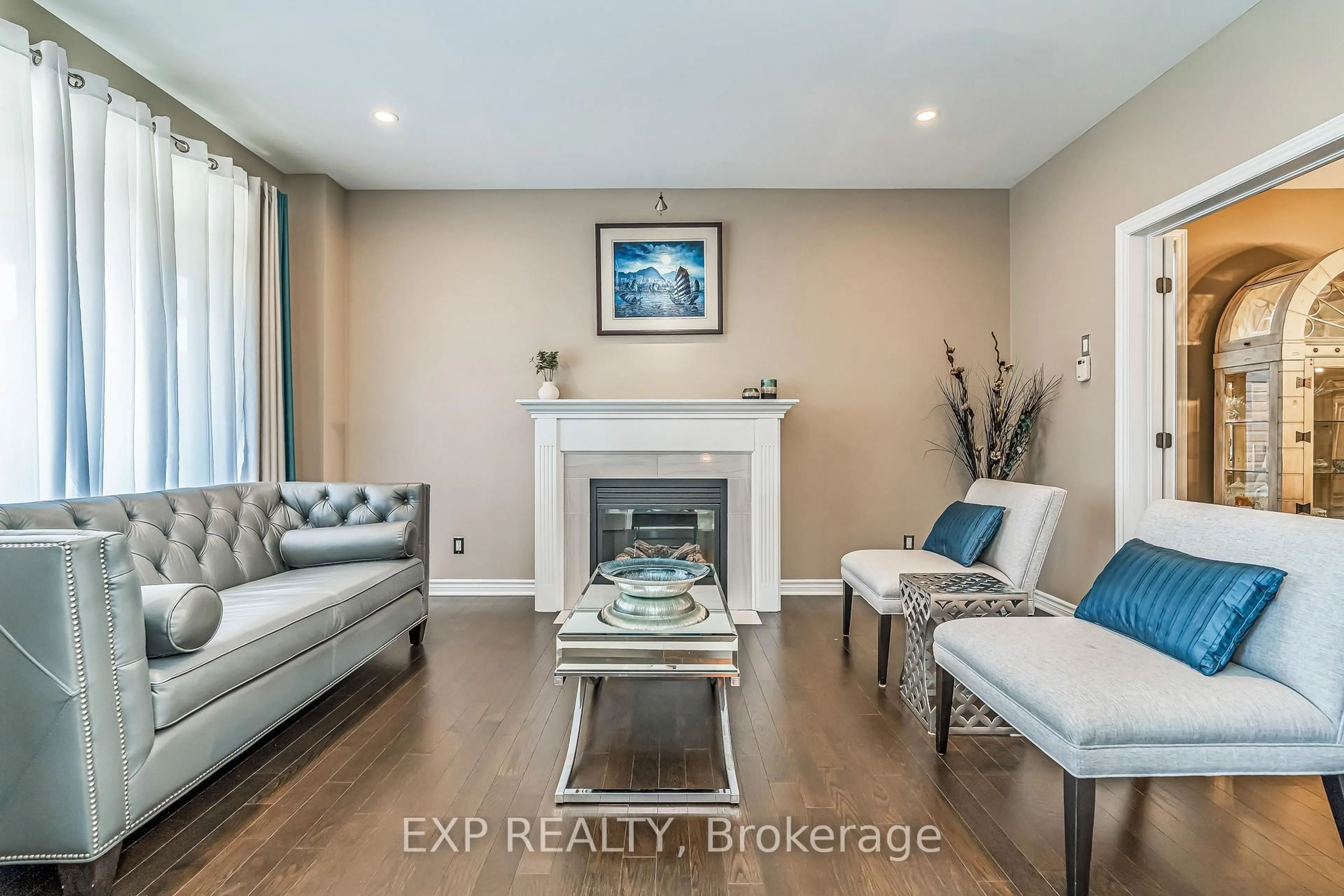 Living room with furniture, unknown for 327 Dunlin Rdge, Ottawa Ontario K2J 0E3