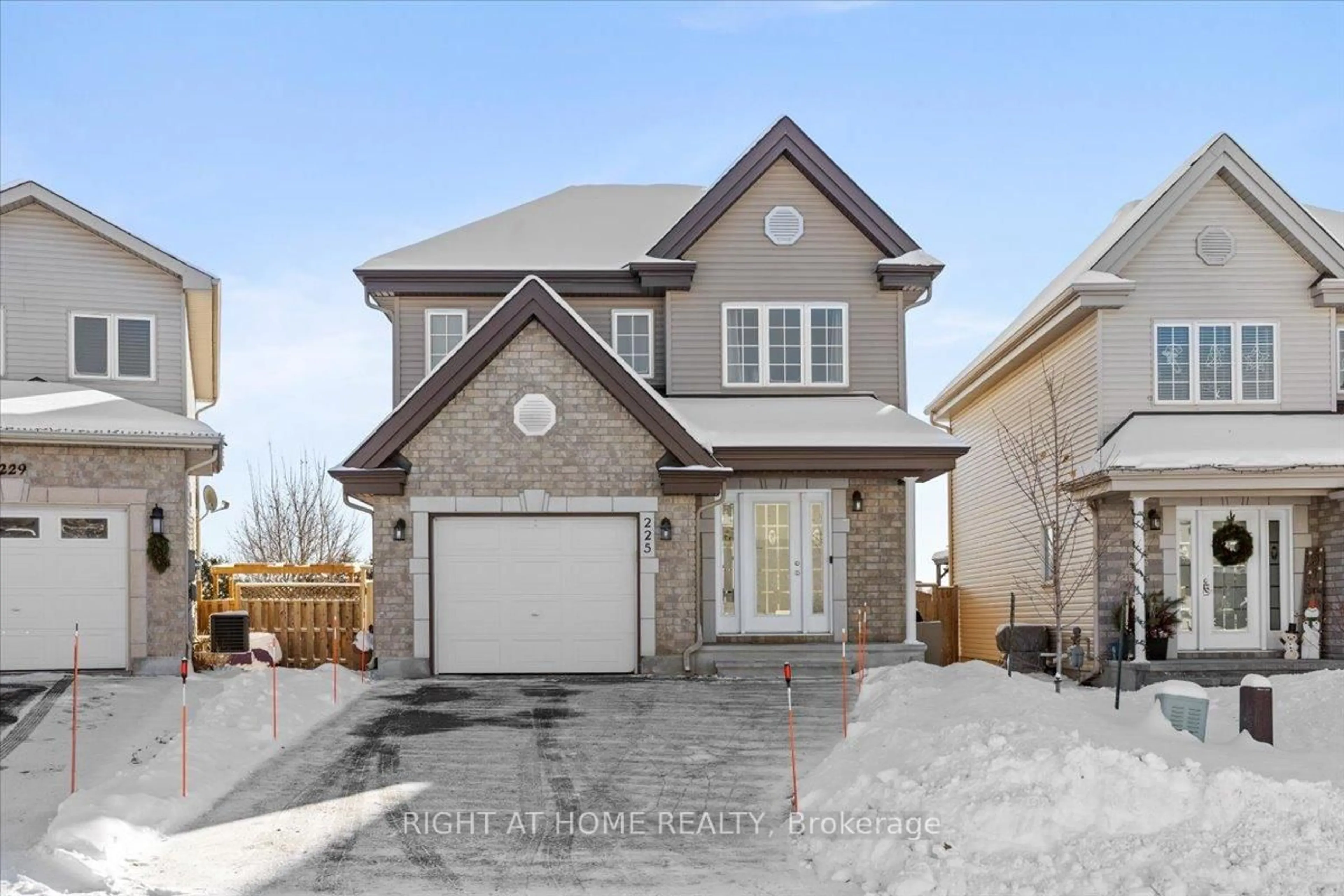 Home with brick exterior material, street for 225 Mica Cres, Clarence-Rockland Ontario K4K 0E3