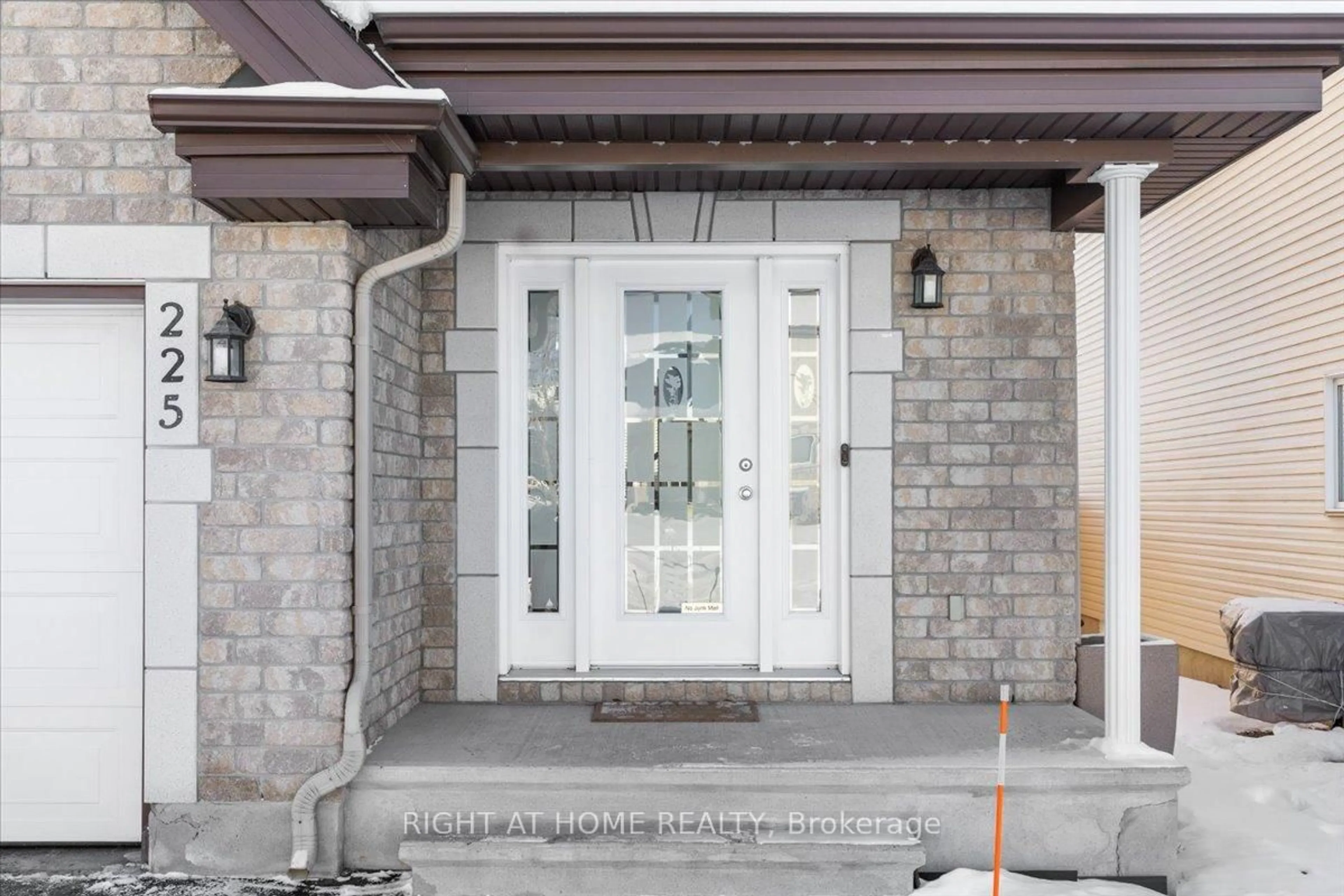 Unknown for 225 Mica Cres, Clarence-Rockland Ontario K4K 0E3