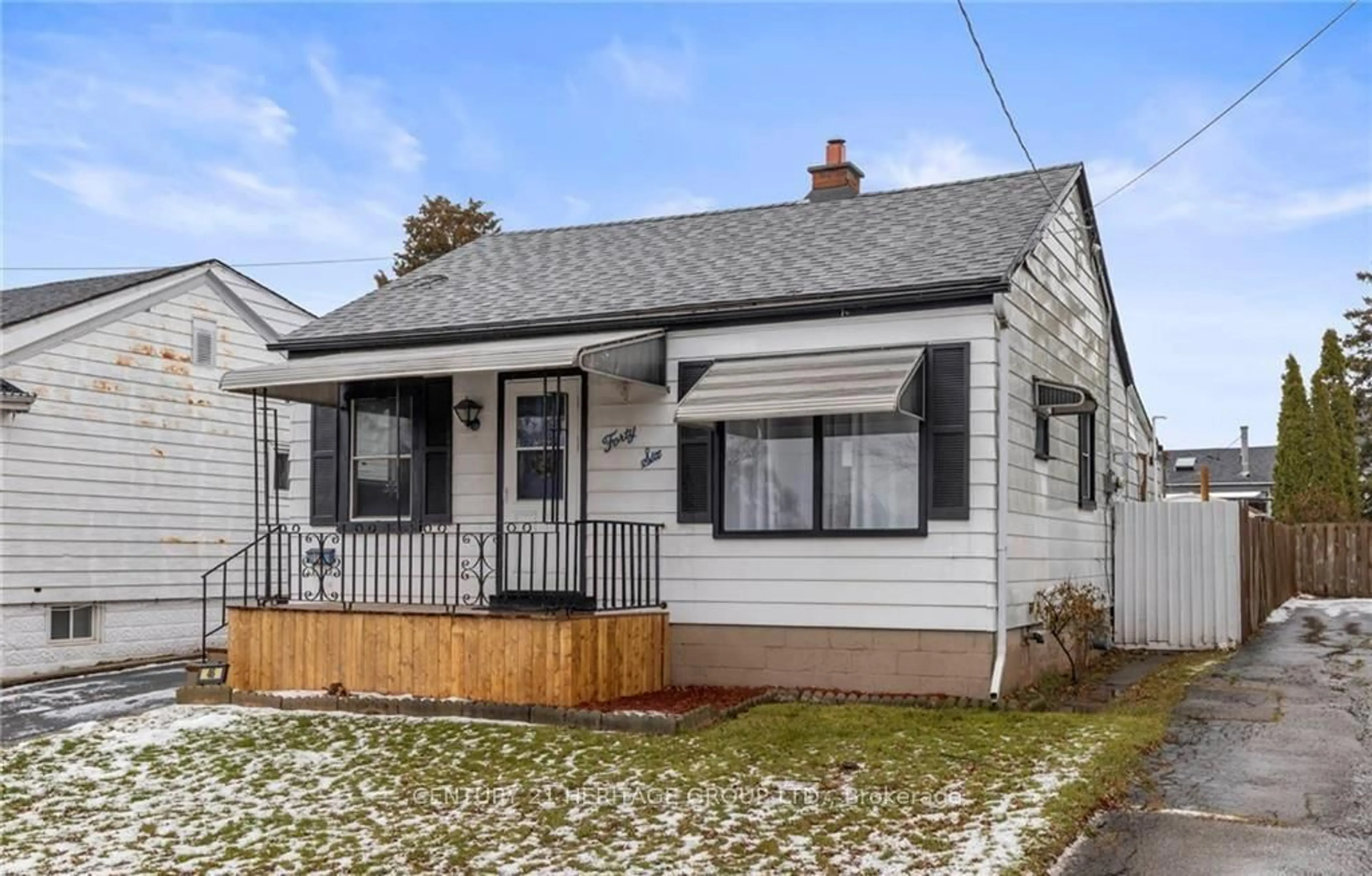 Home with vinyl exterior material, street for 46 Adeline Ave, Hamilton Ontario L8H 5T4