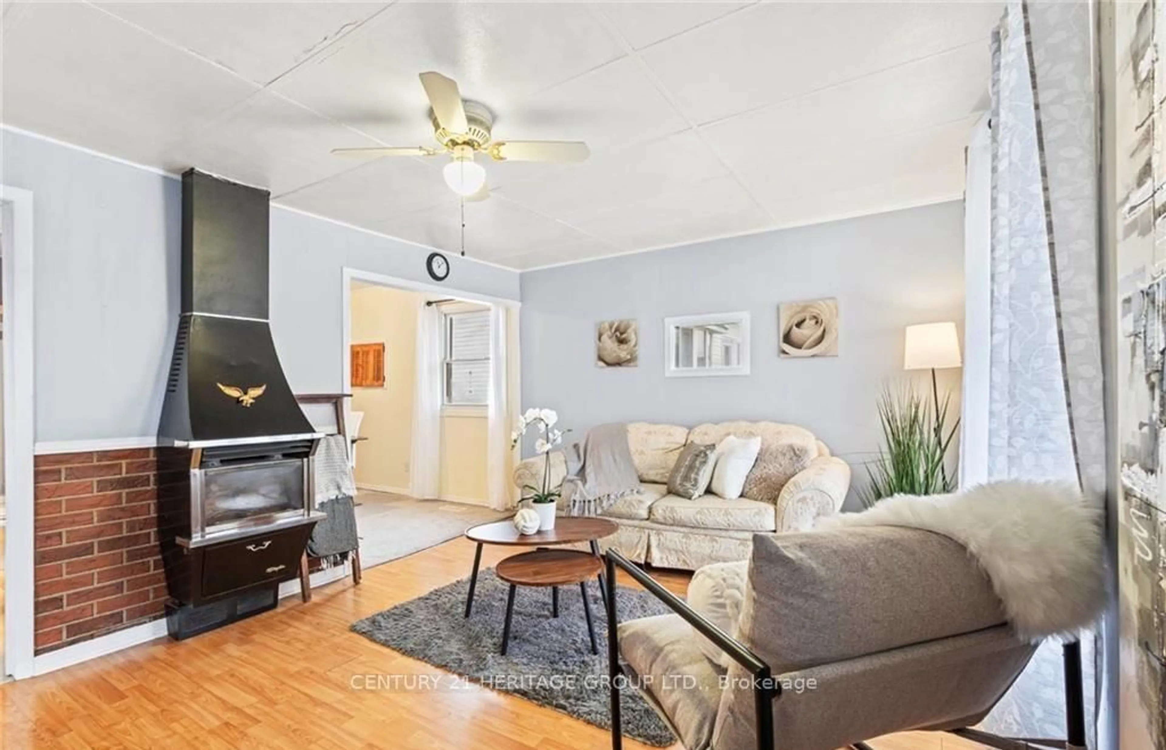 Living room with furniture, unknown for 46 Adeline Ave, Hamilton Ontario L8H 5T4