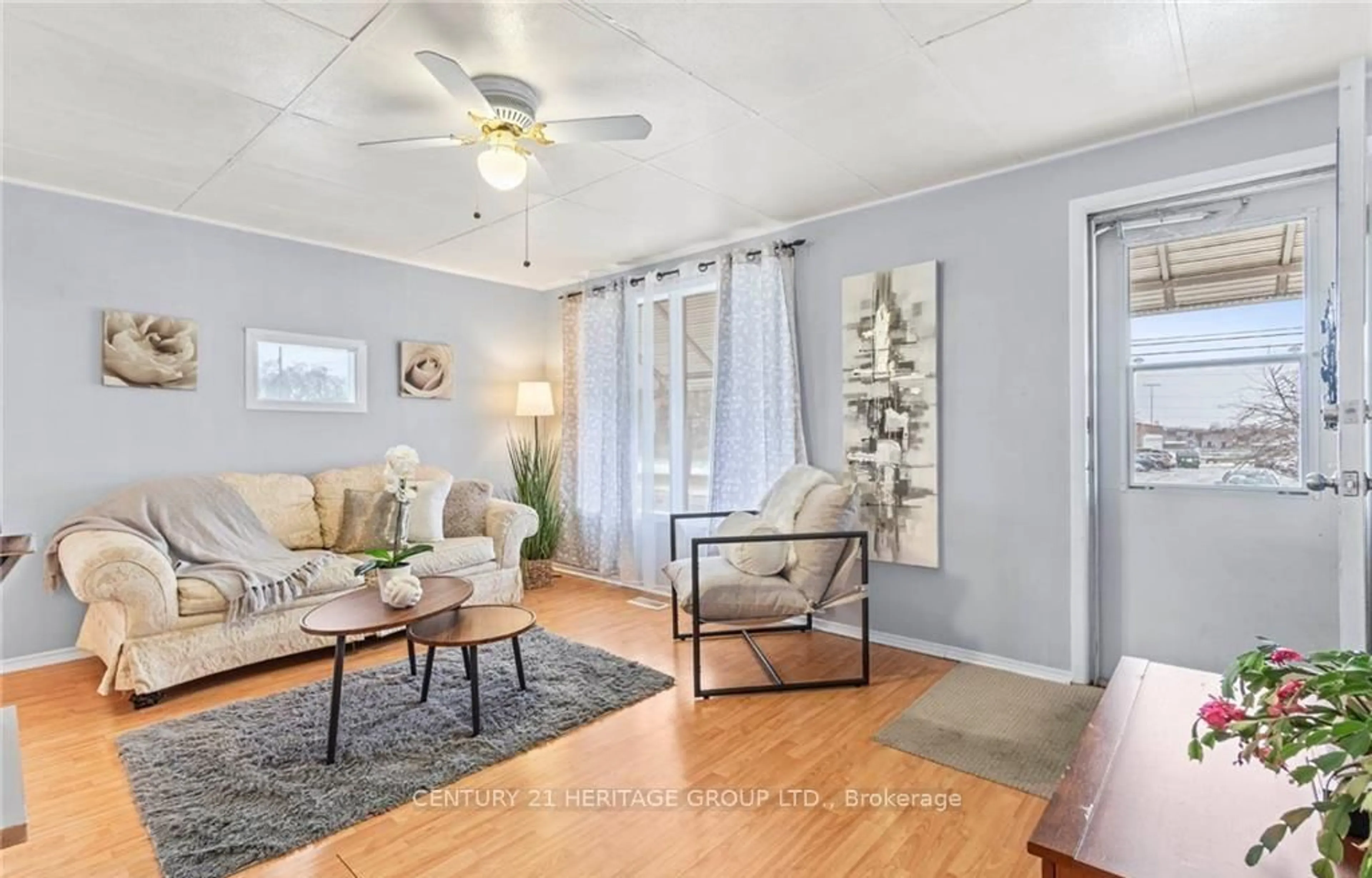 Living room with furniture, unknown for 46 Adeline Ave, Hamilton Ontario L8H 5T4