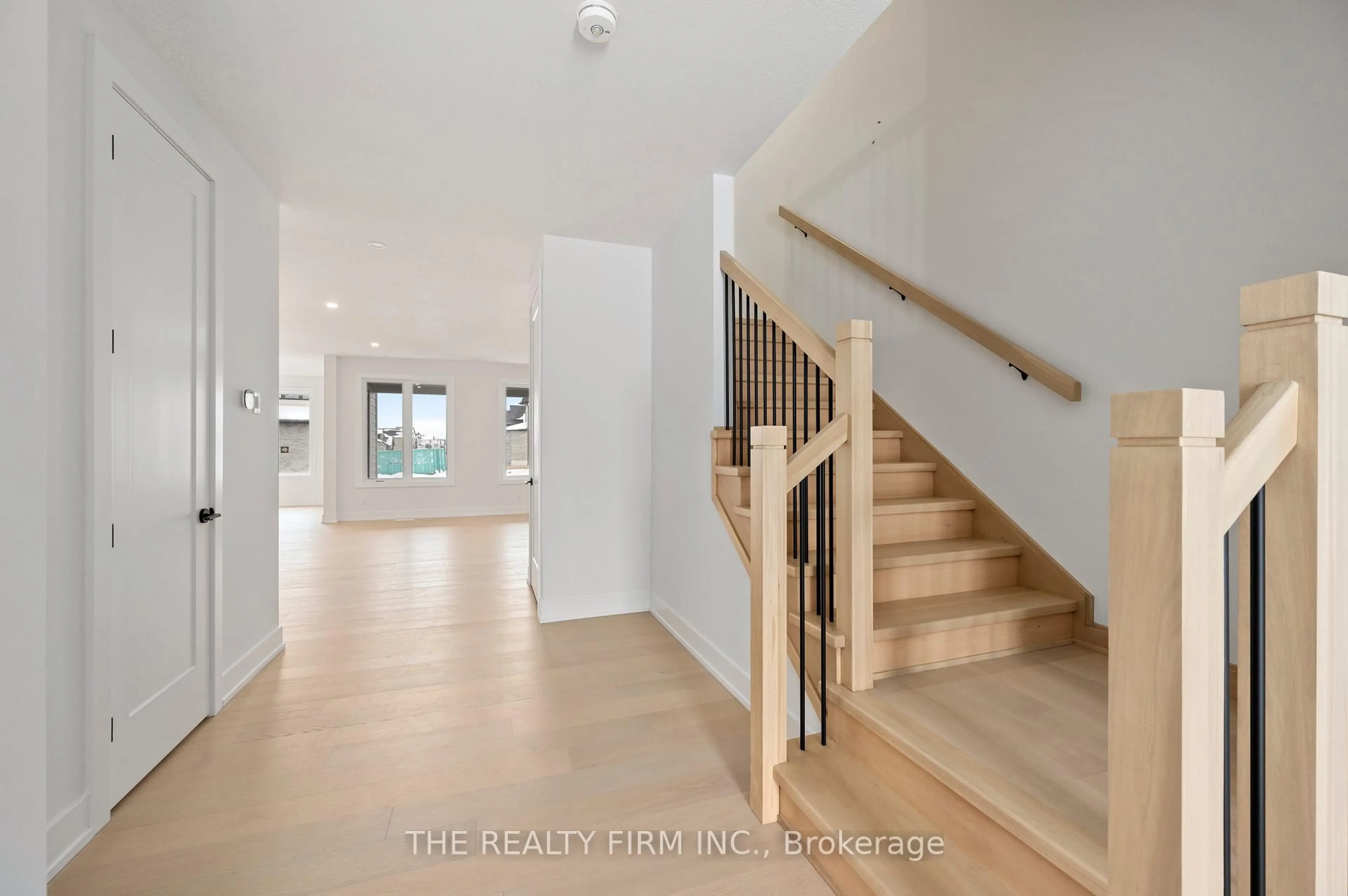 Indoor entryway for 2603 Buroak Dr, London North Ontario N6G 3W1