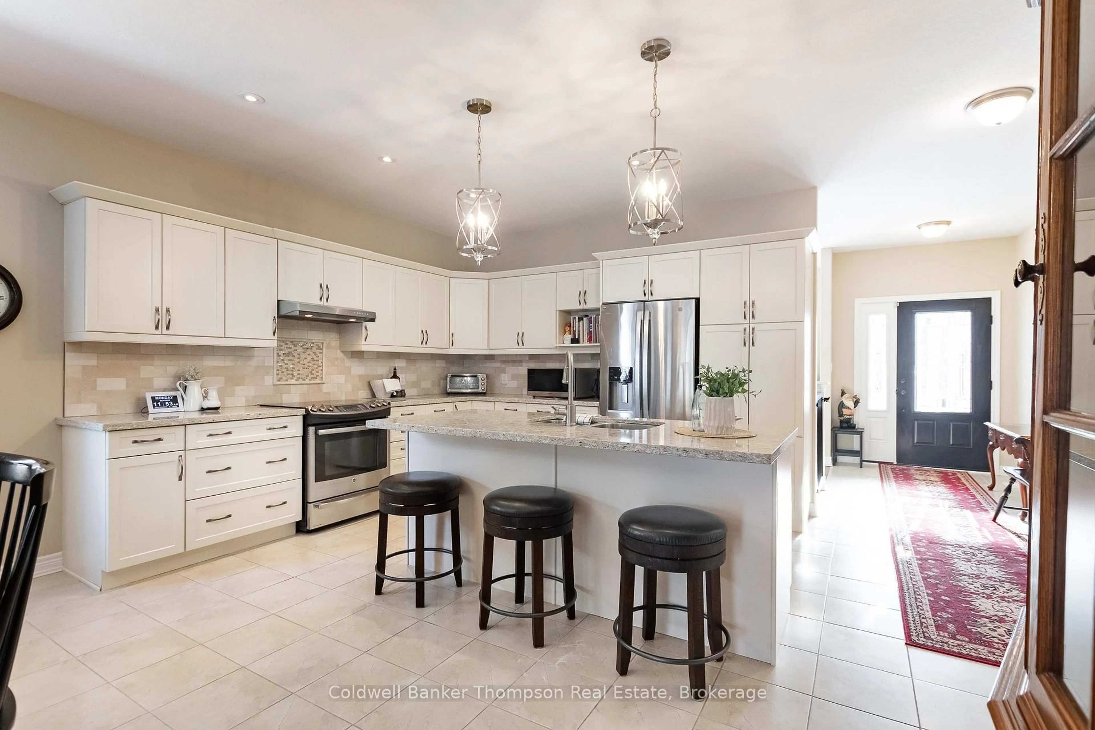 Open concept kitchen, ceramic/tile floor for 32 Prestwick Dr, Huntsville Ontario P1H 0C2