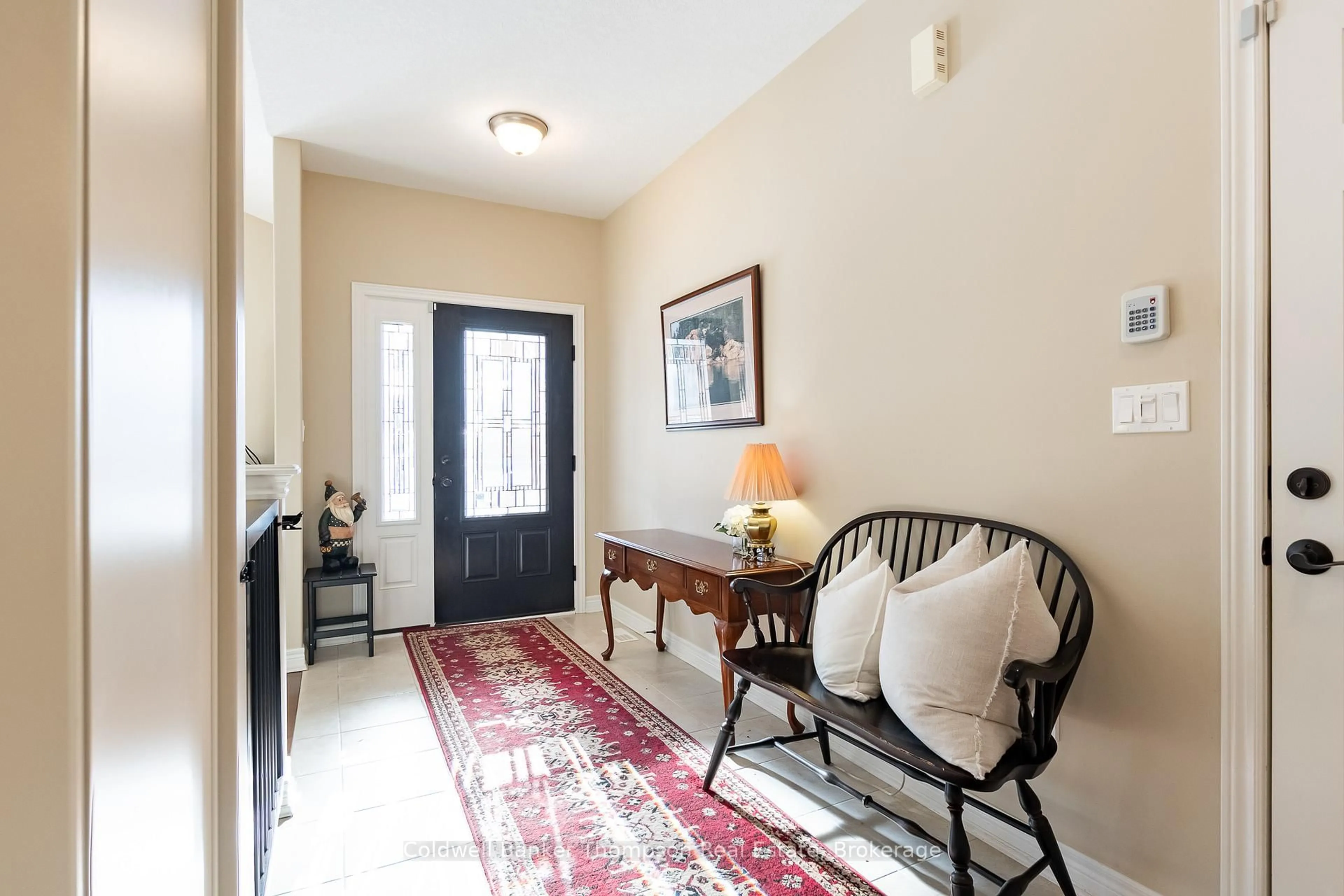 Indoor foyer for 32 Prestwick Dr, Huntsville Ontario P1H 0C2