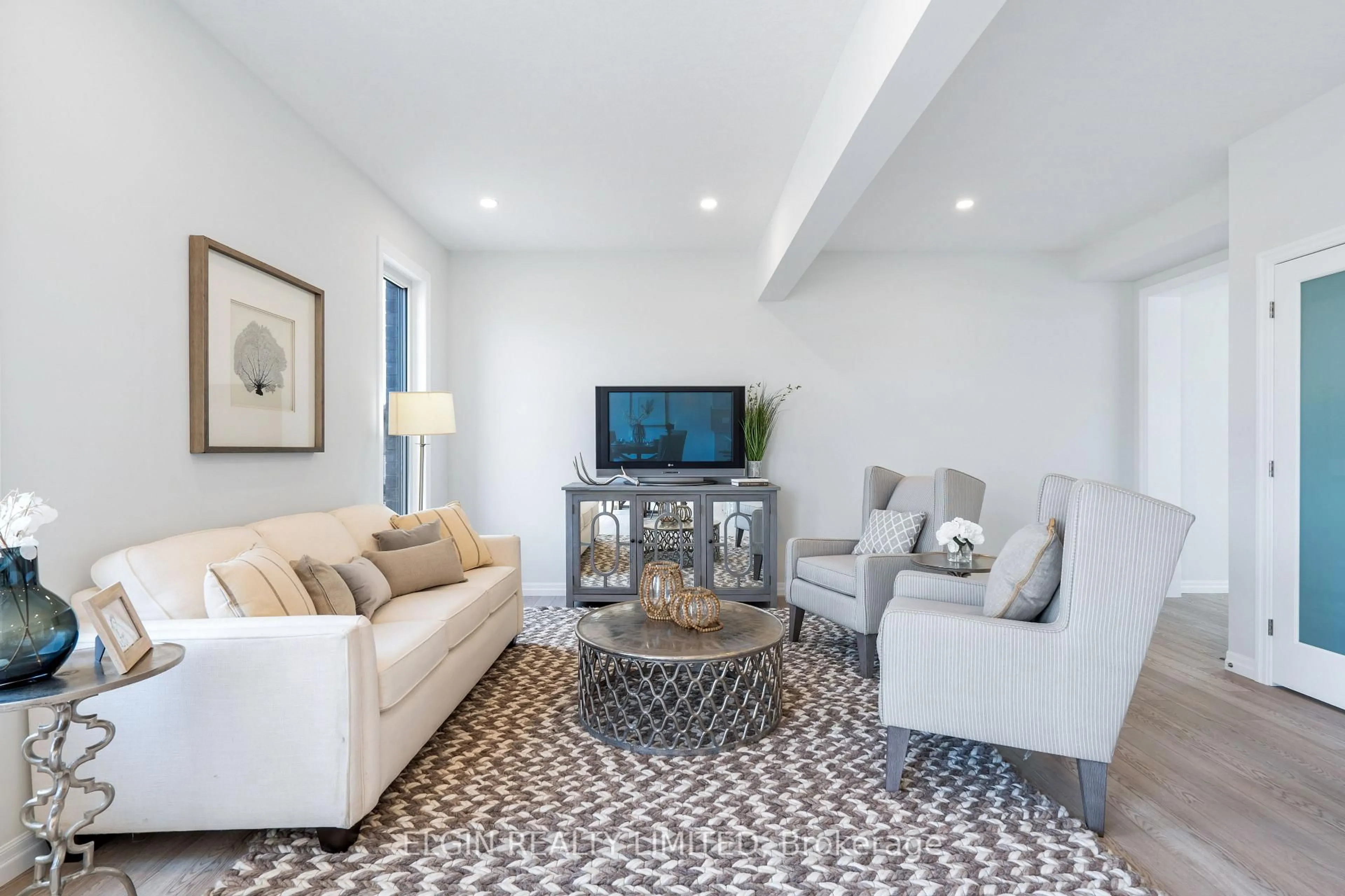 Living room with furniture, unknown for 37 Hemlock Cres, Aylmer Ontario N5H 0C1