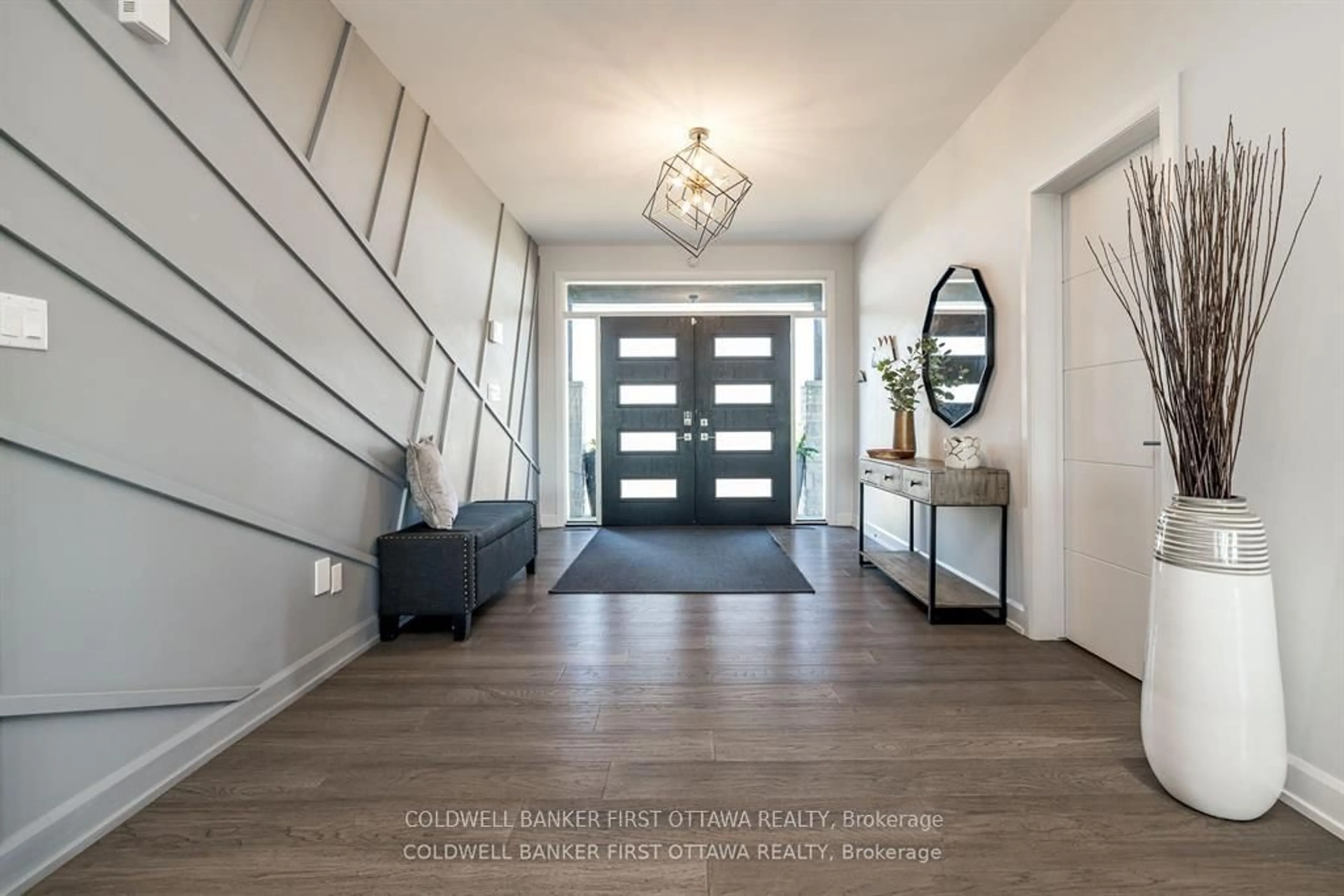 Indoor entryway for 5758 Fernbank Rd, Ottawa Ontario K2S 1B6