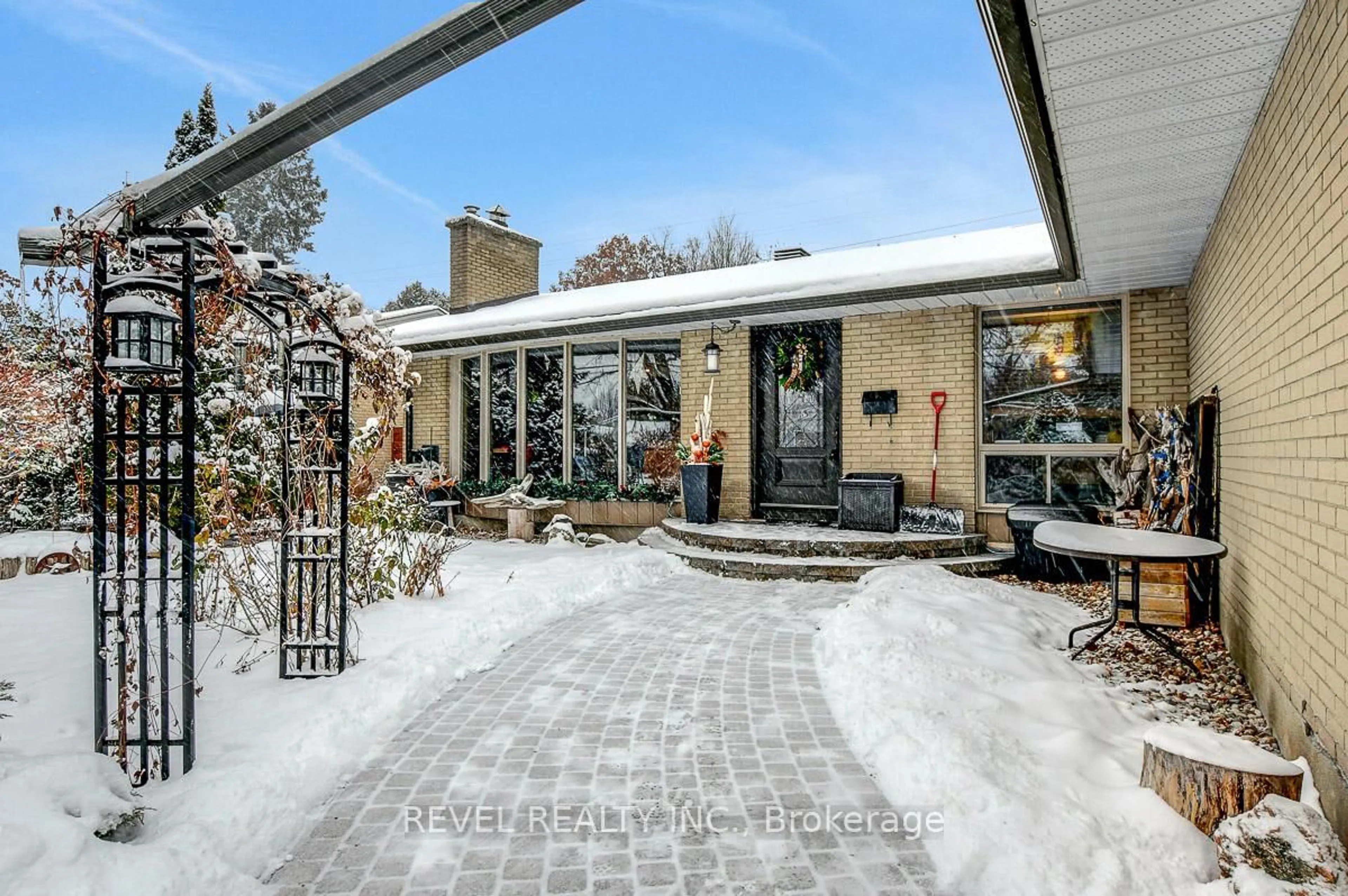 Unknown for 1752 Kilborn Ave, Ottawa Ontario K1H 6N2