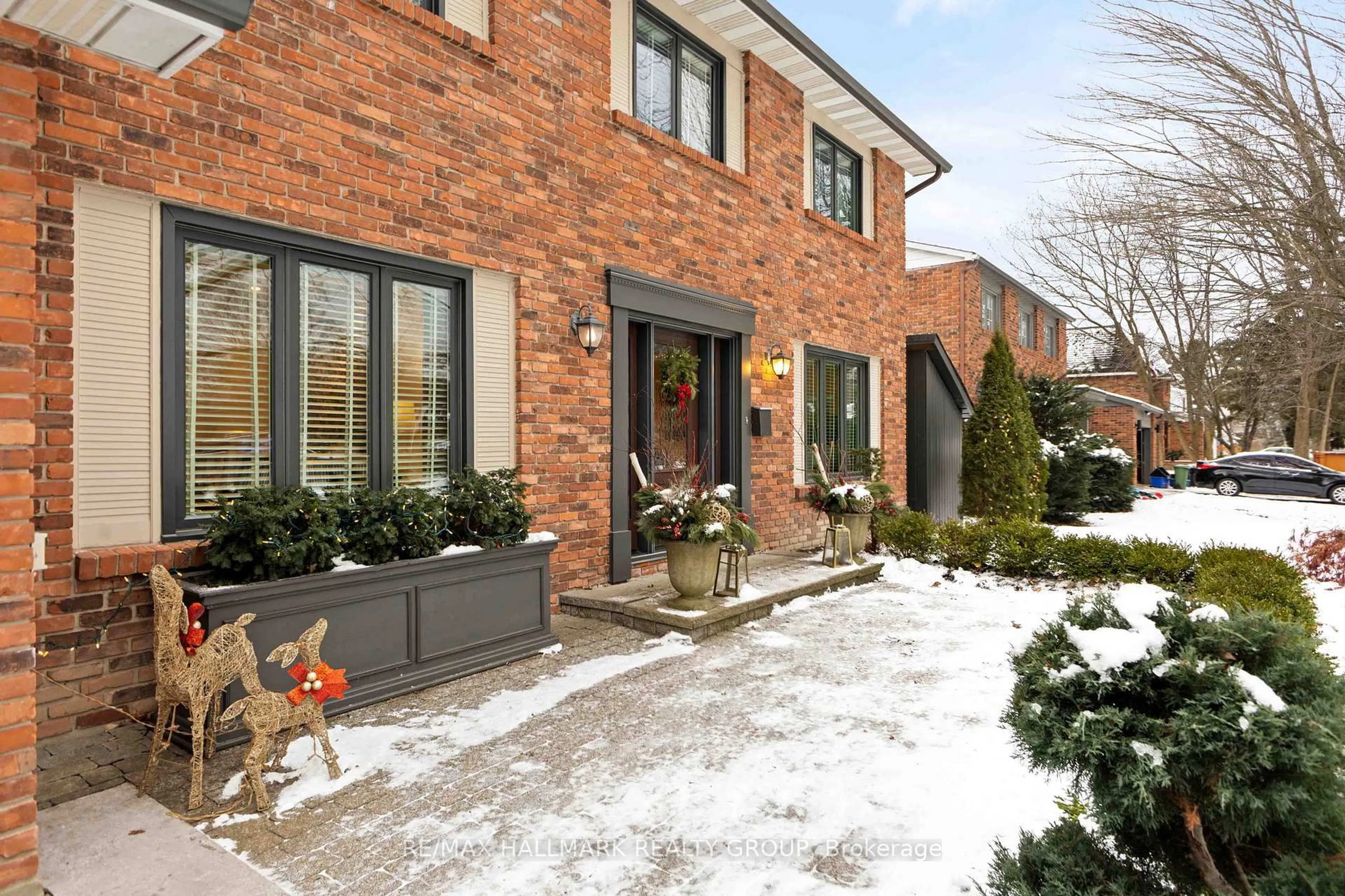 Home with brick exterior material, street for 2006 Hollybrook Cres, Gloucester Ontario K1J 7Y6