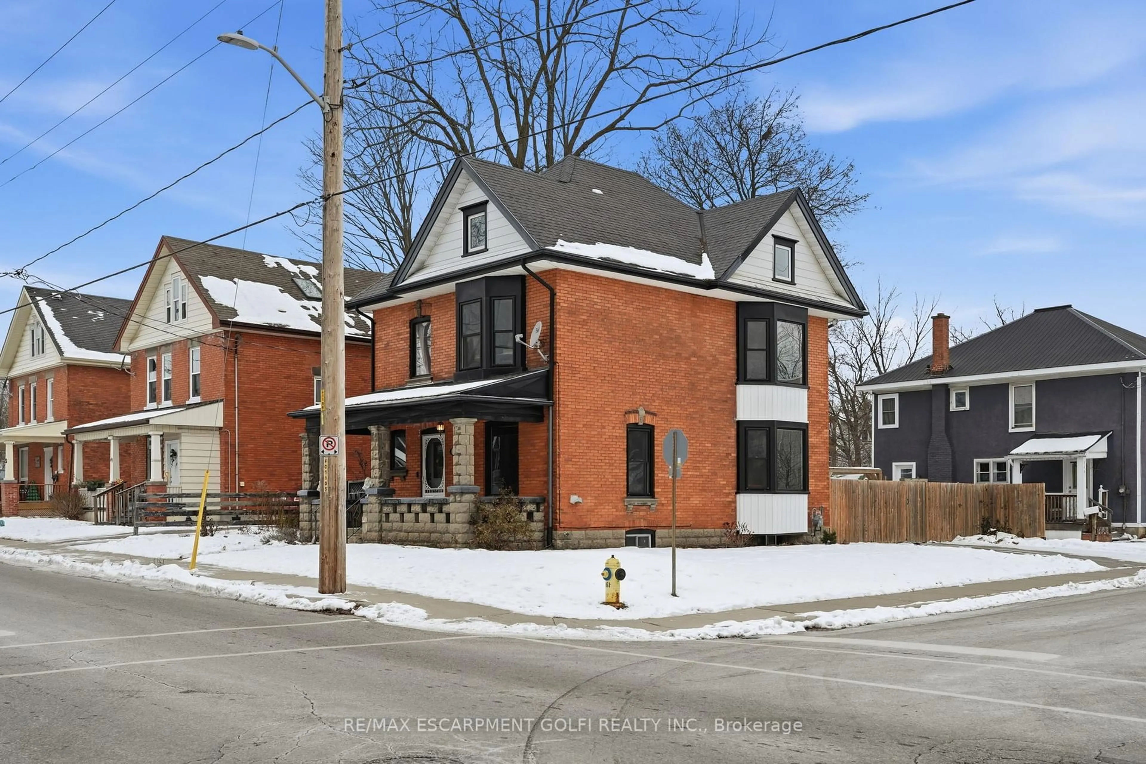 Home with brick exterior material, street for 39 STANLEY St, Norfolk Ontario N3Y 1M3