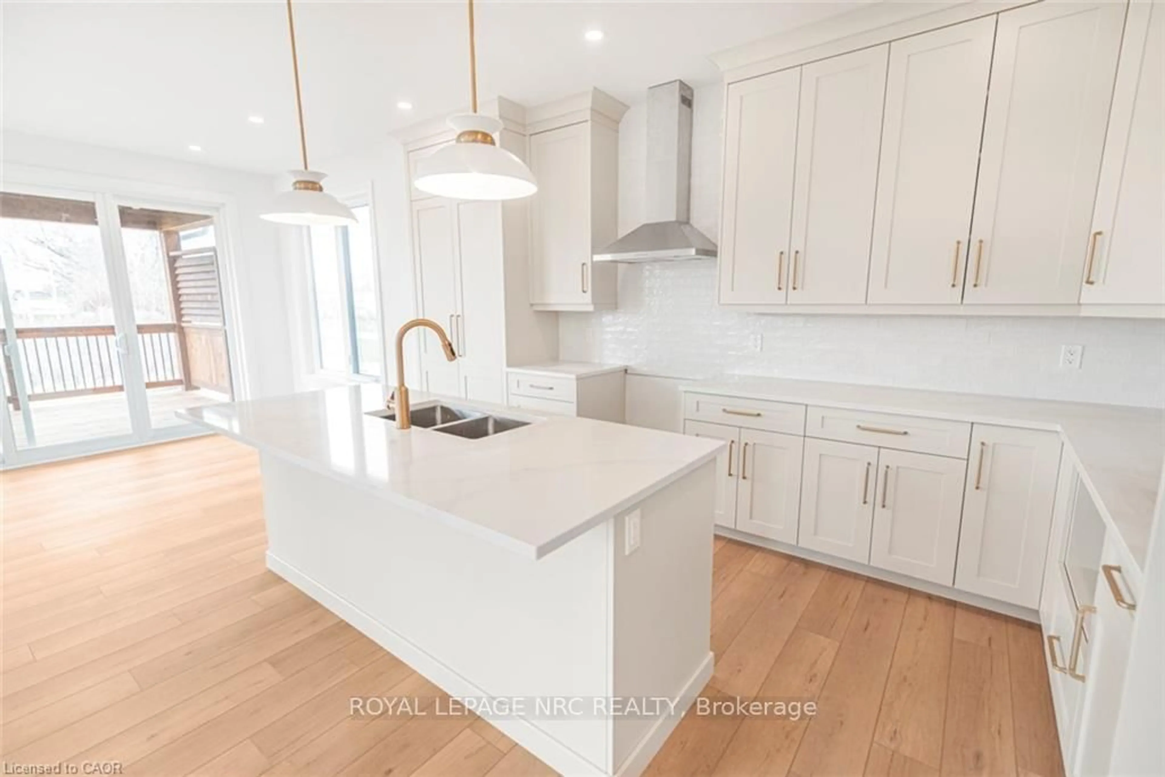 Open concept kitchen, wood/laminate floor for 4364 Victoria Ave, Lincoln Ontario L0R 2E0