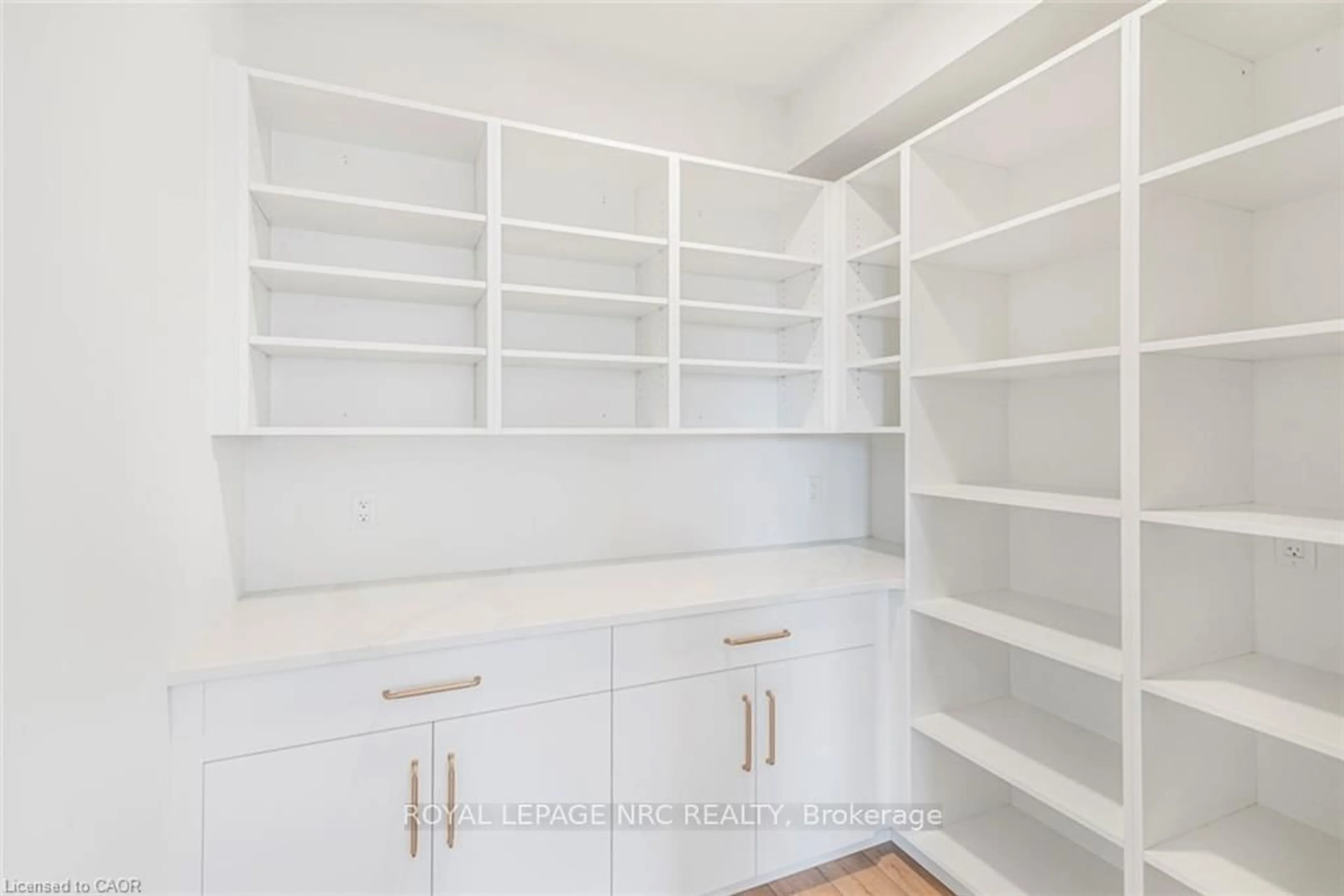 Storage room or clothes room or walk-in closet for 4364 Victoria Ave, Lincoln Ontario L0R 2E0