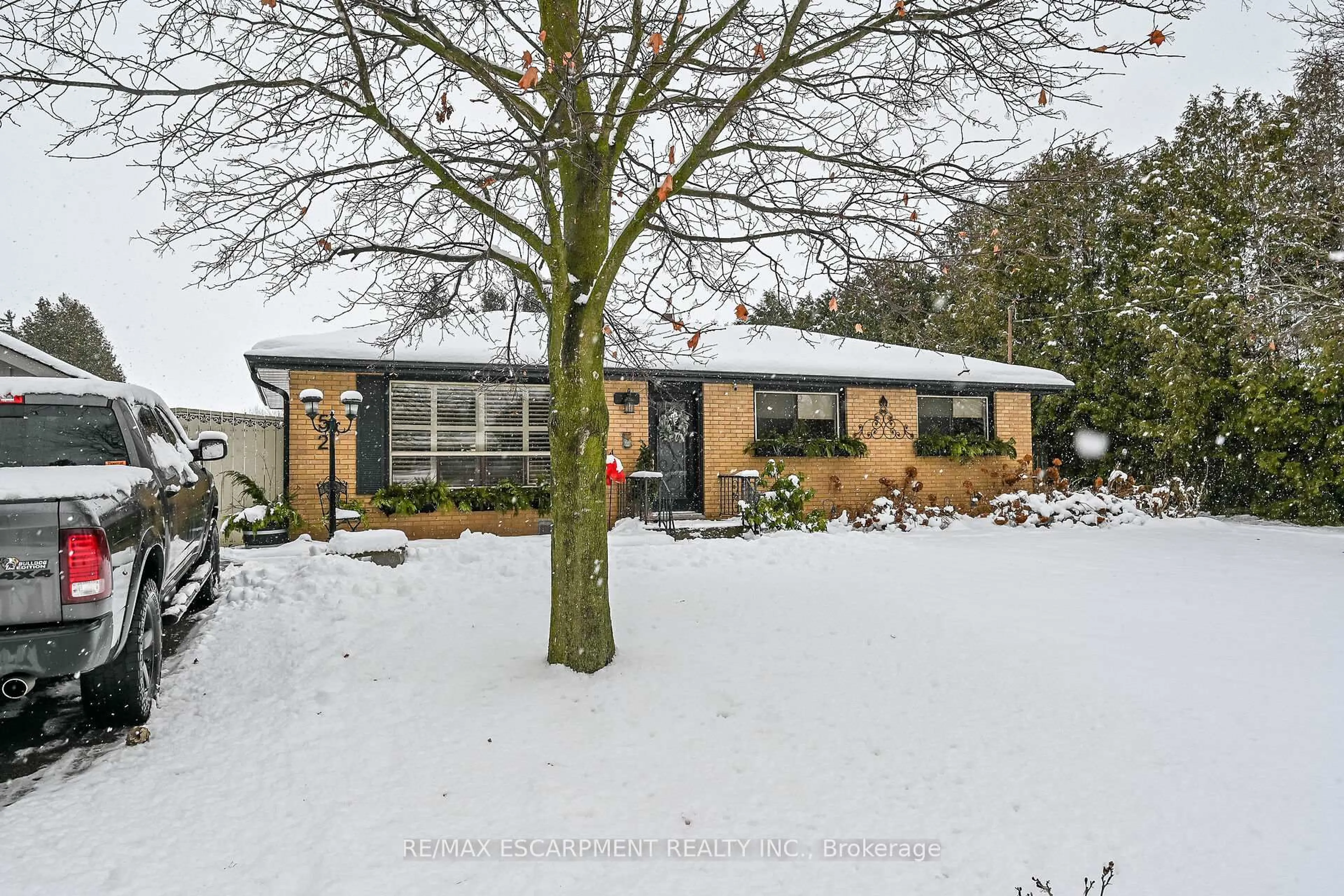 A pic from outside/outdoor area/front of a property/back of a property/a pic from drone, street for 52 Lorne Ave, Brant Ontario N0E 1A0