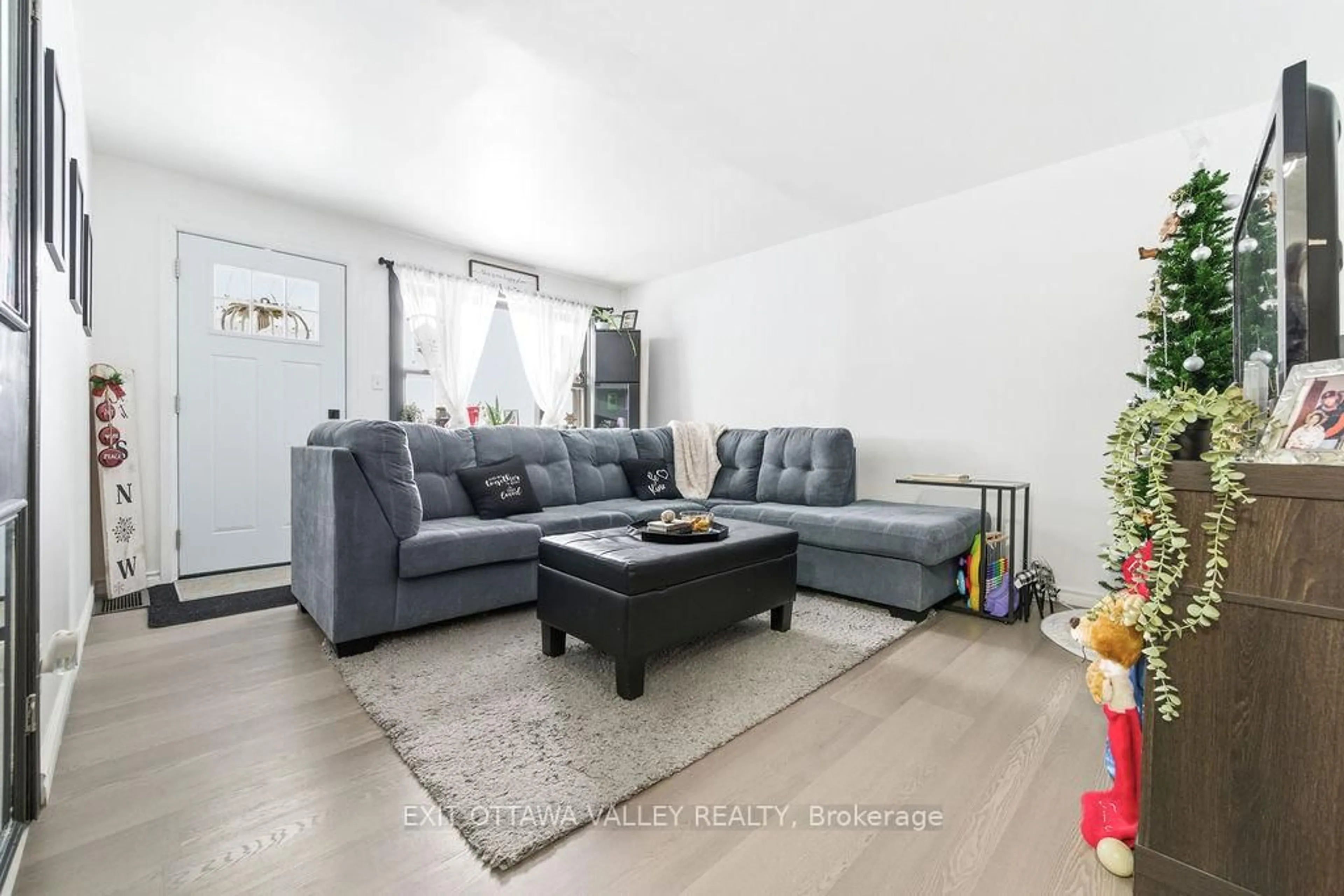 Living room with furniture, unknown for 765 River Rd, Pembroke Ontario K8A 1A6