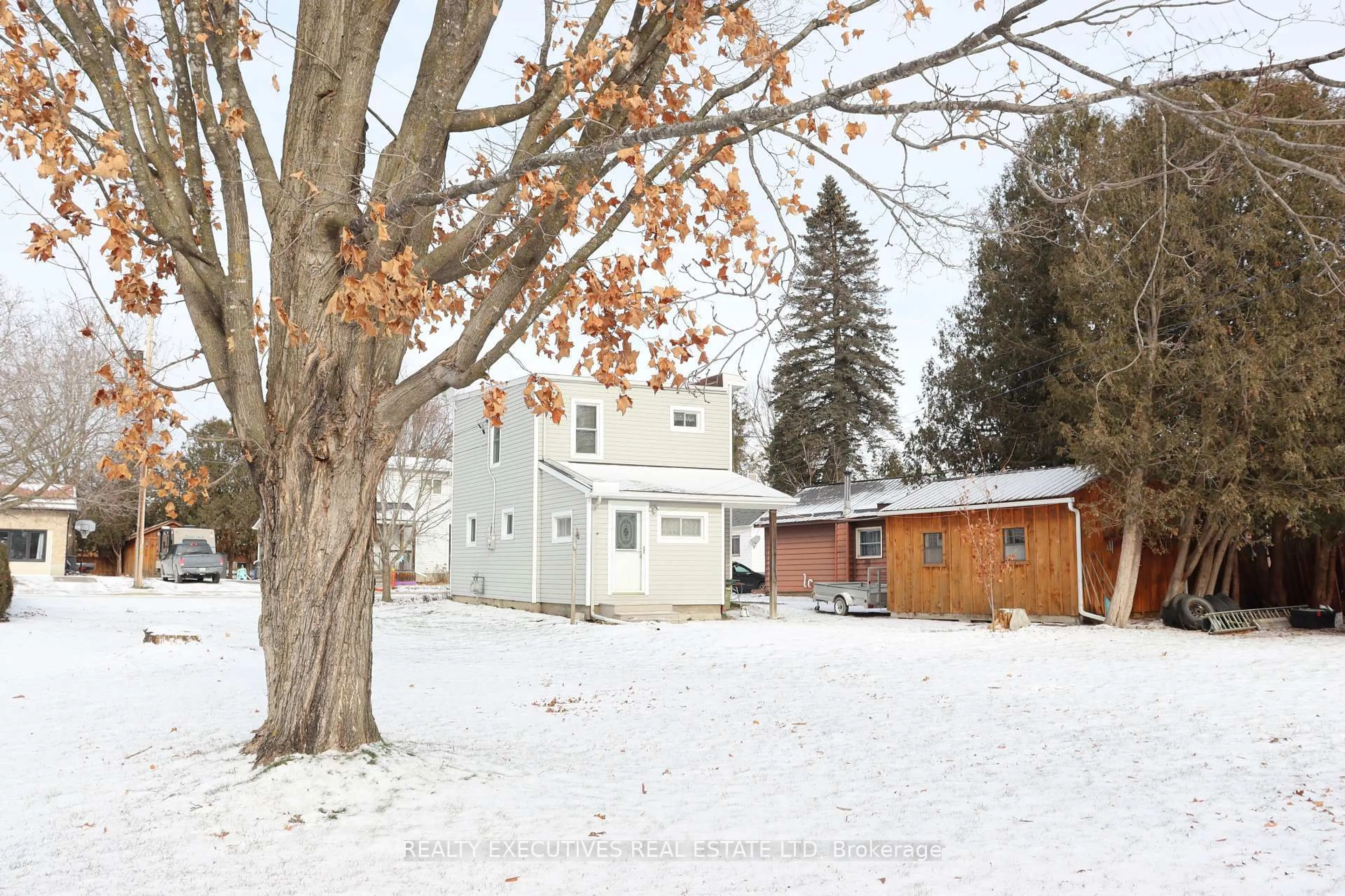 Patio, street for 38 Hummel St, North Dundas Ontario K0C 2K0
