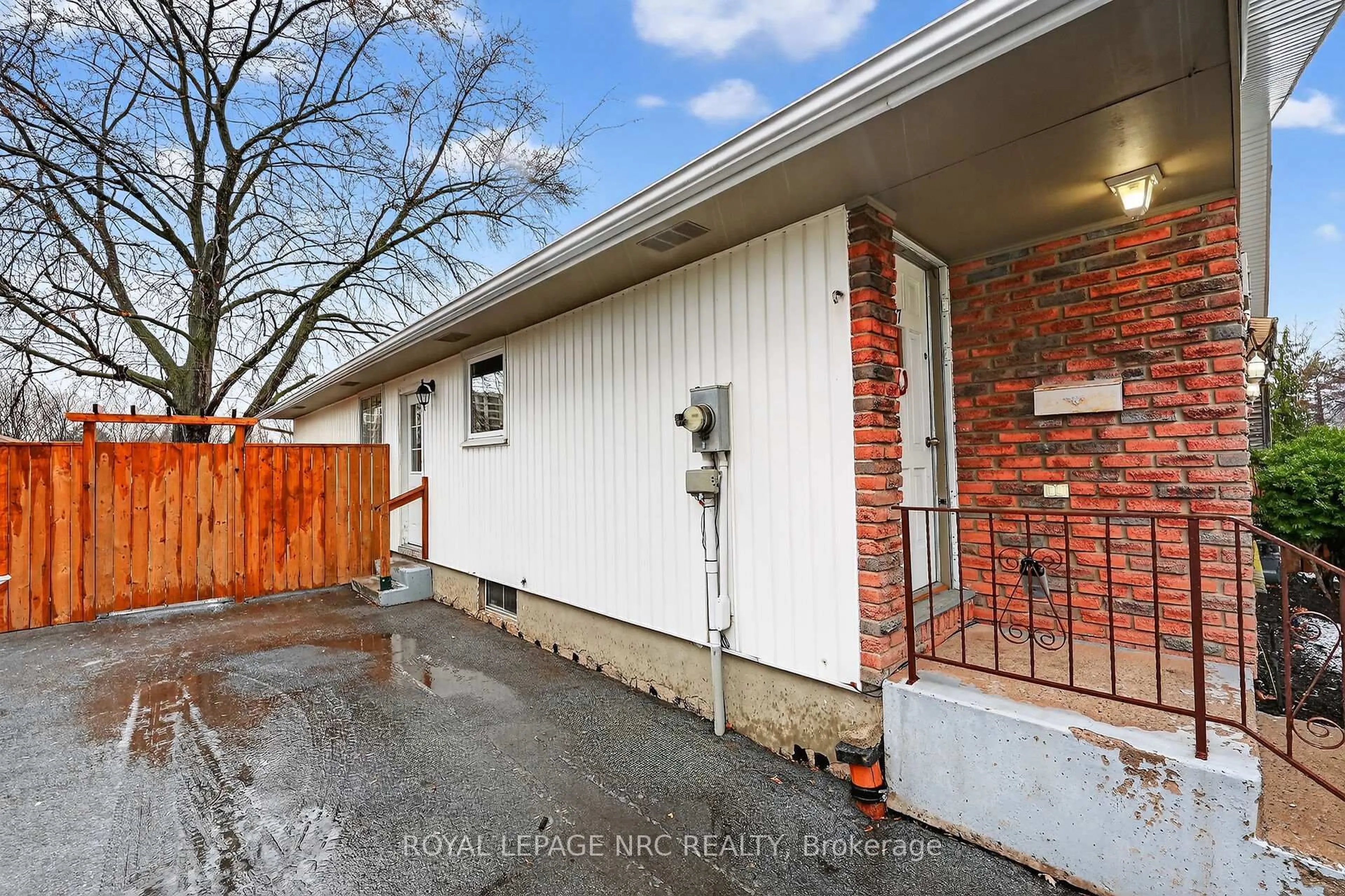 Unknown for 17 Elma St, St. Catharines Ontario L2N 6Z3