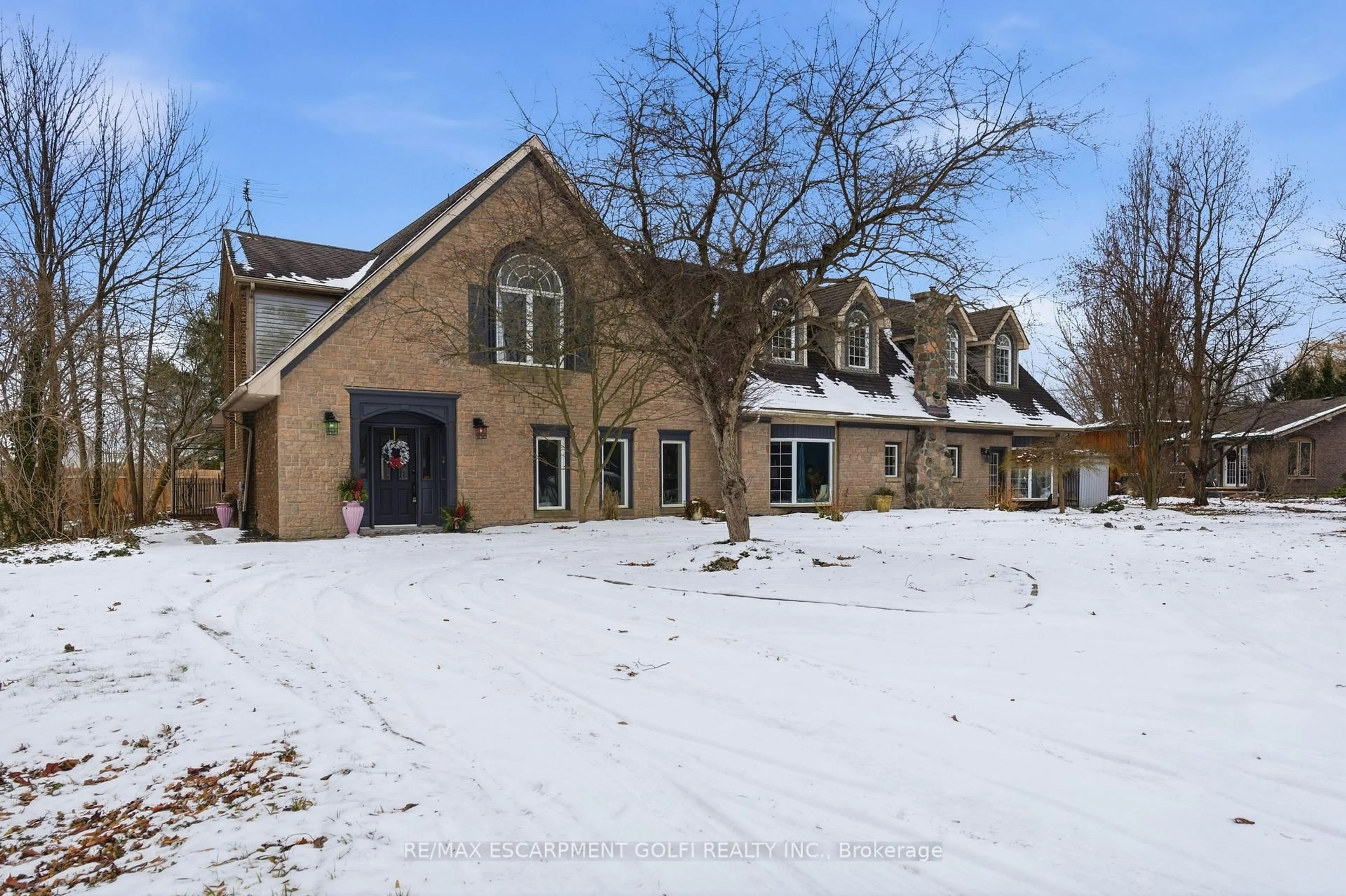 A pic from outside/outdoor area/front of a property/back of a property/a pic from drone, street for 42573 Highway 3, Wainfleet Ontario L0S 1V0