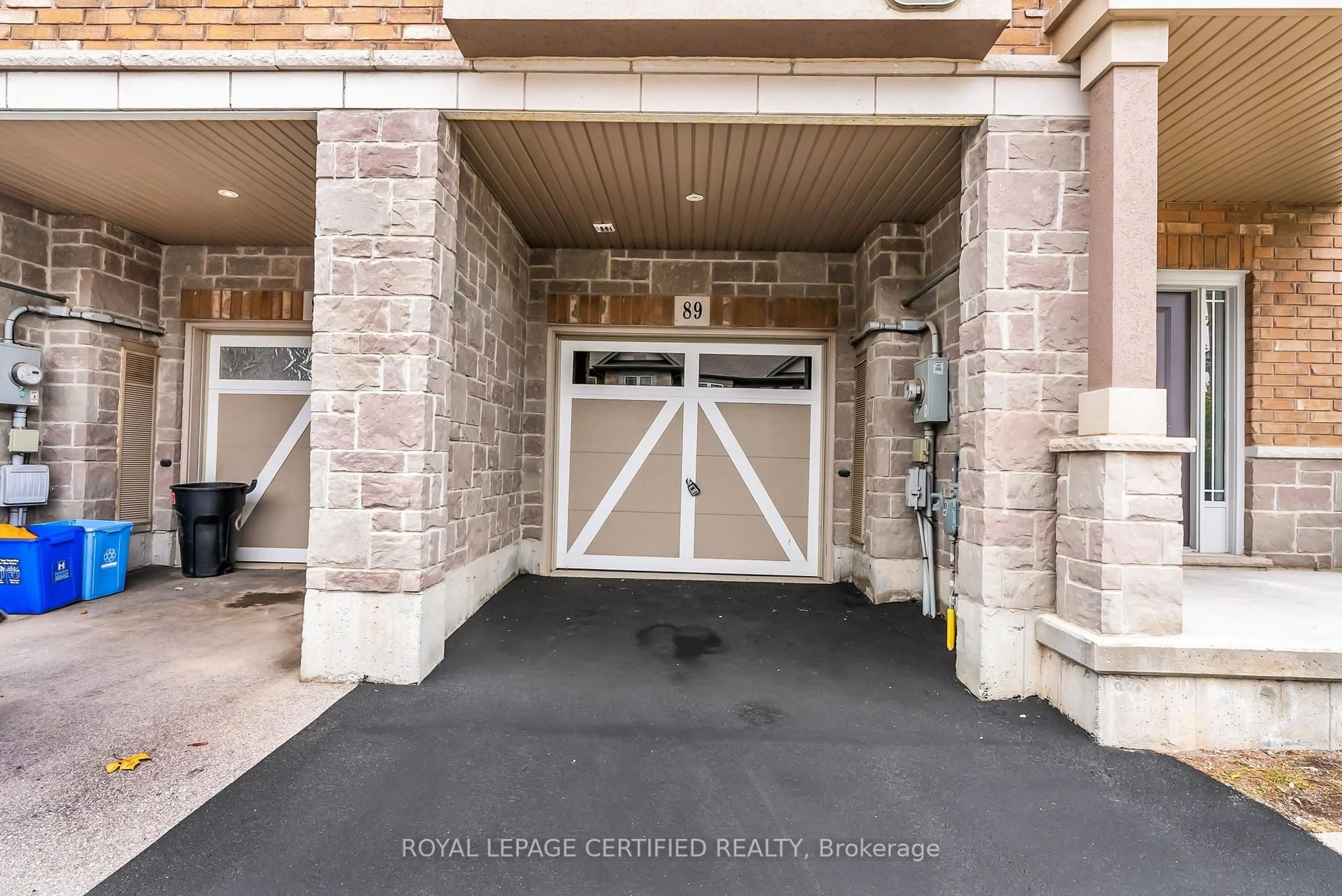 Indoor entryway for 89 Bloom Cres, Hamilton Ontario L0R 1P0