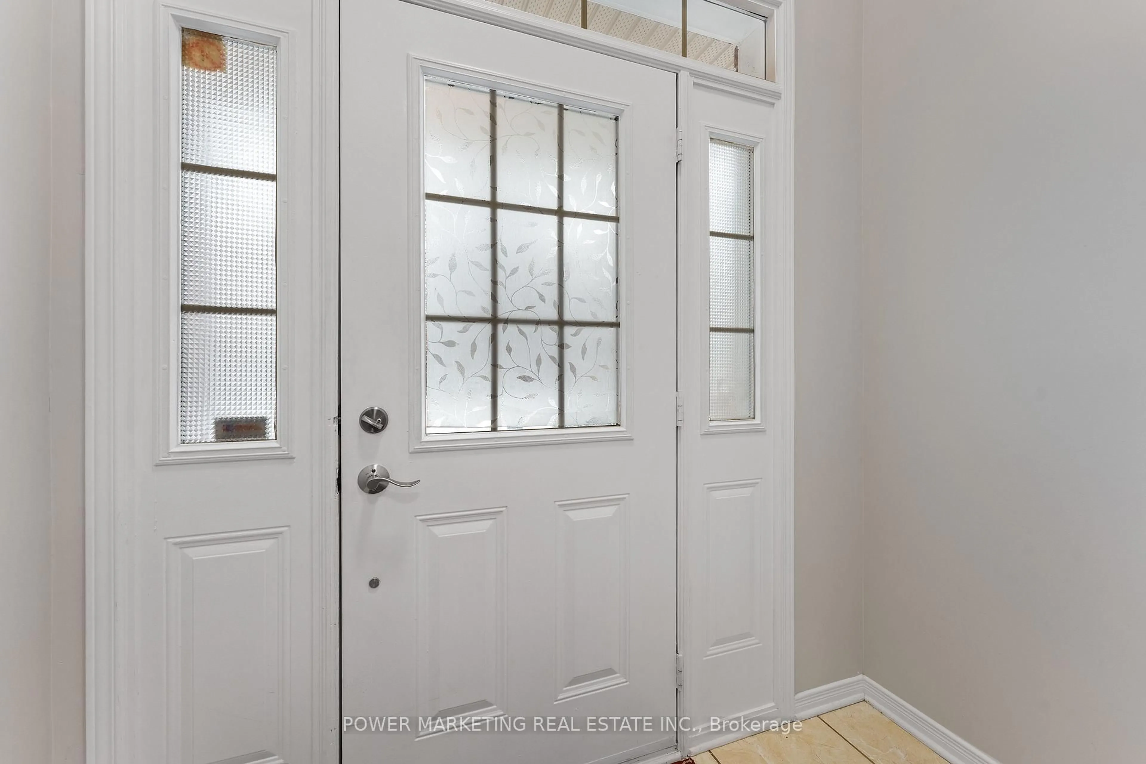 Indoor entryway for 224 Harthill Way, Ottawa Ontario K2J 0P2