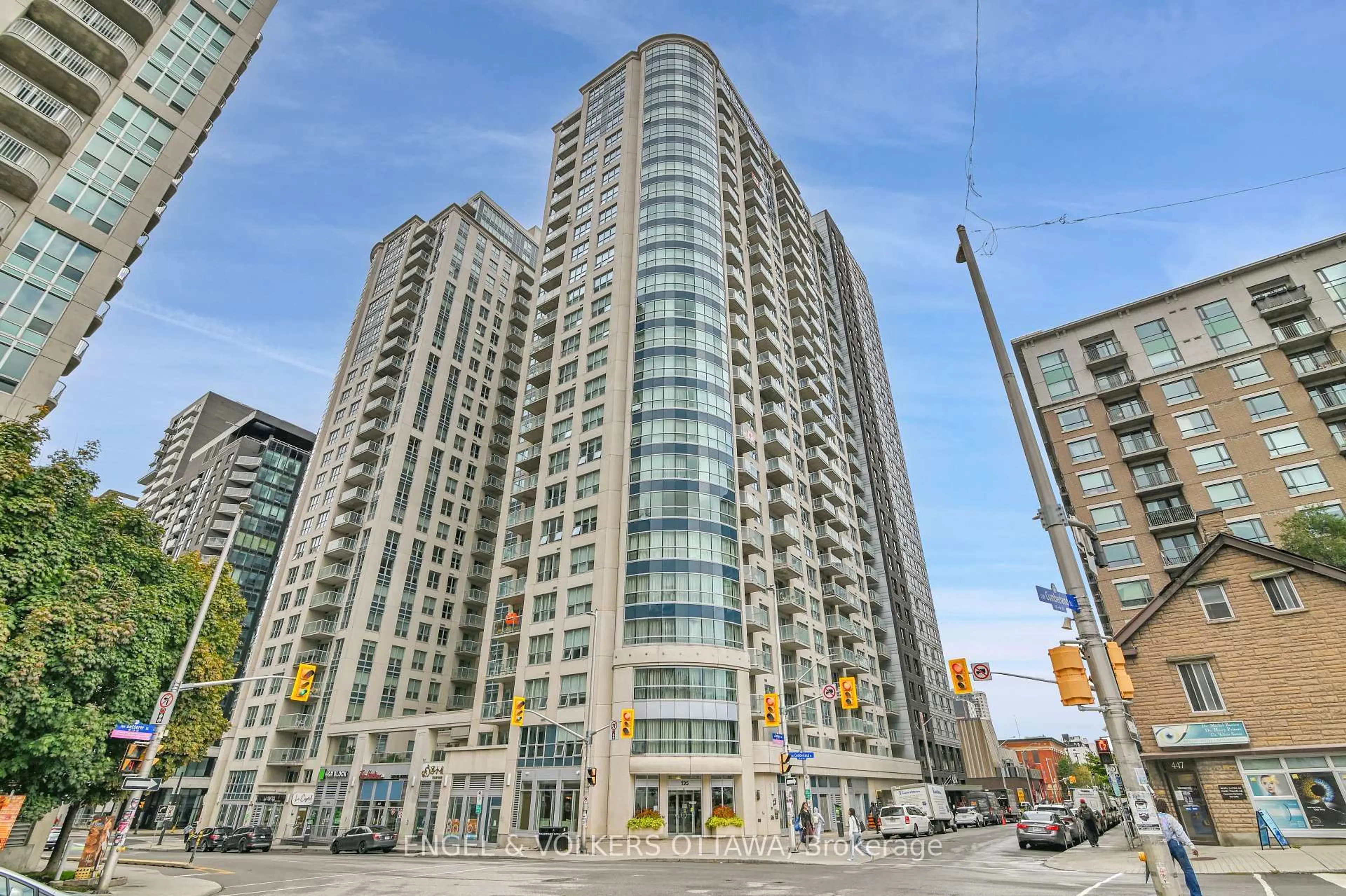 Indoor foyer for 195 Besserer St #1507, Ottawa Ontario K1N 0B6