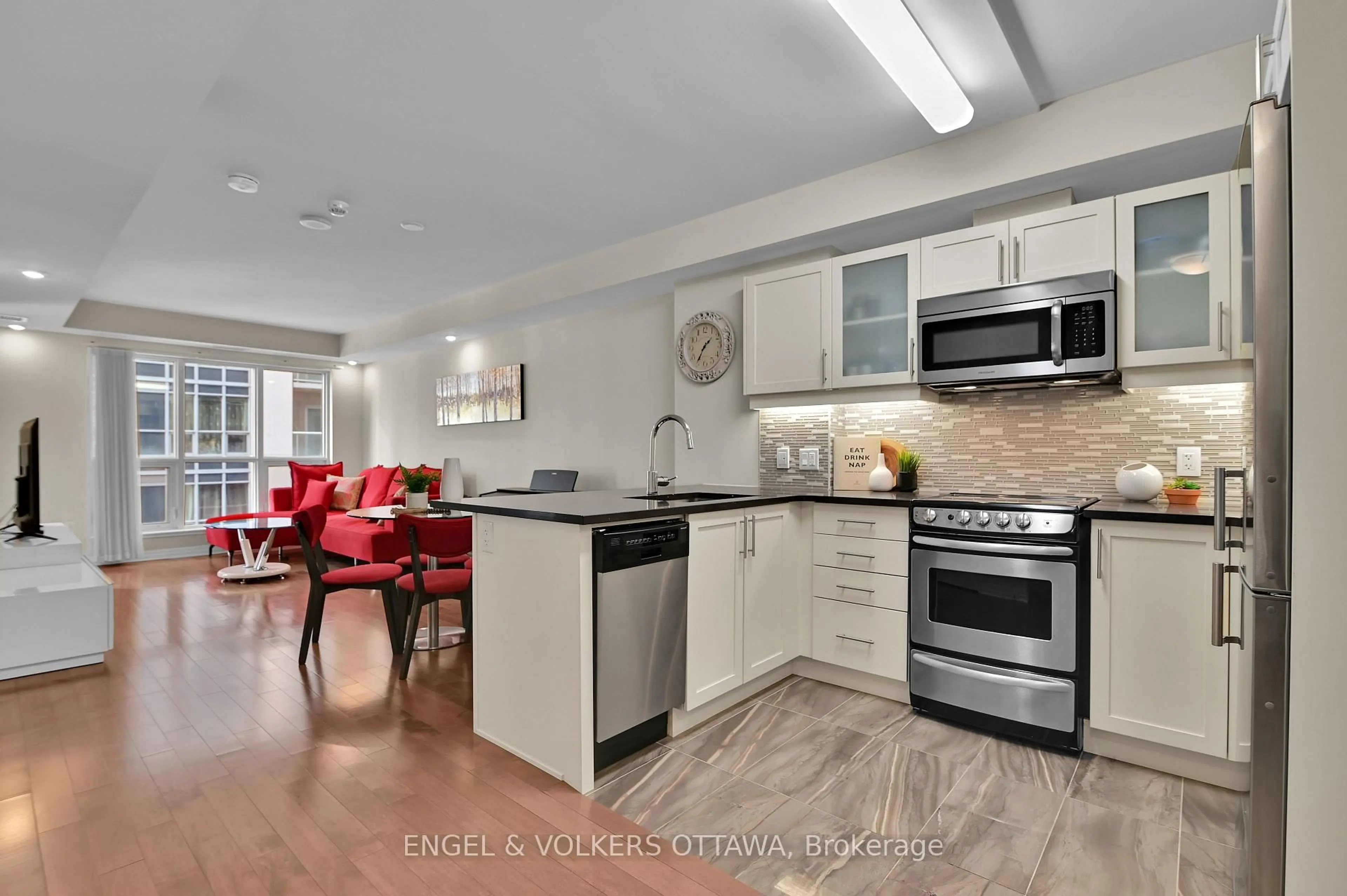 Open concept kitchen, ceramic/tile floor for 195 Besserer St #1507, Ottawa Ontario K1N 0B6