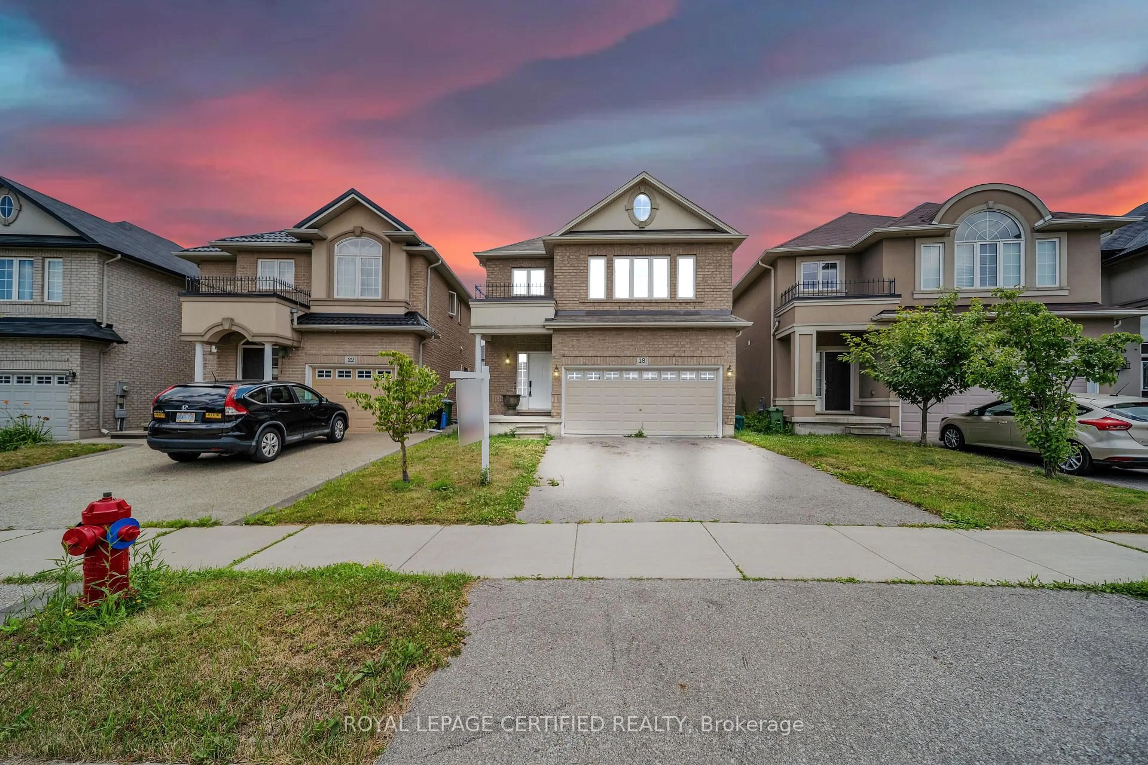 A pic from outside/outdoor area/front of a property/back of a property/a pic from drone, street for 18 House Lane, Hamilton Ontario L9K 0G1