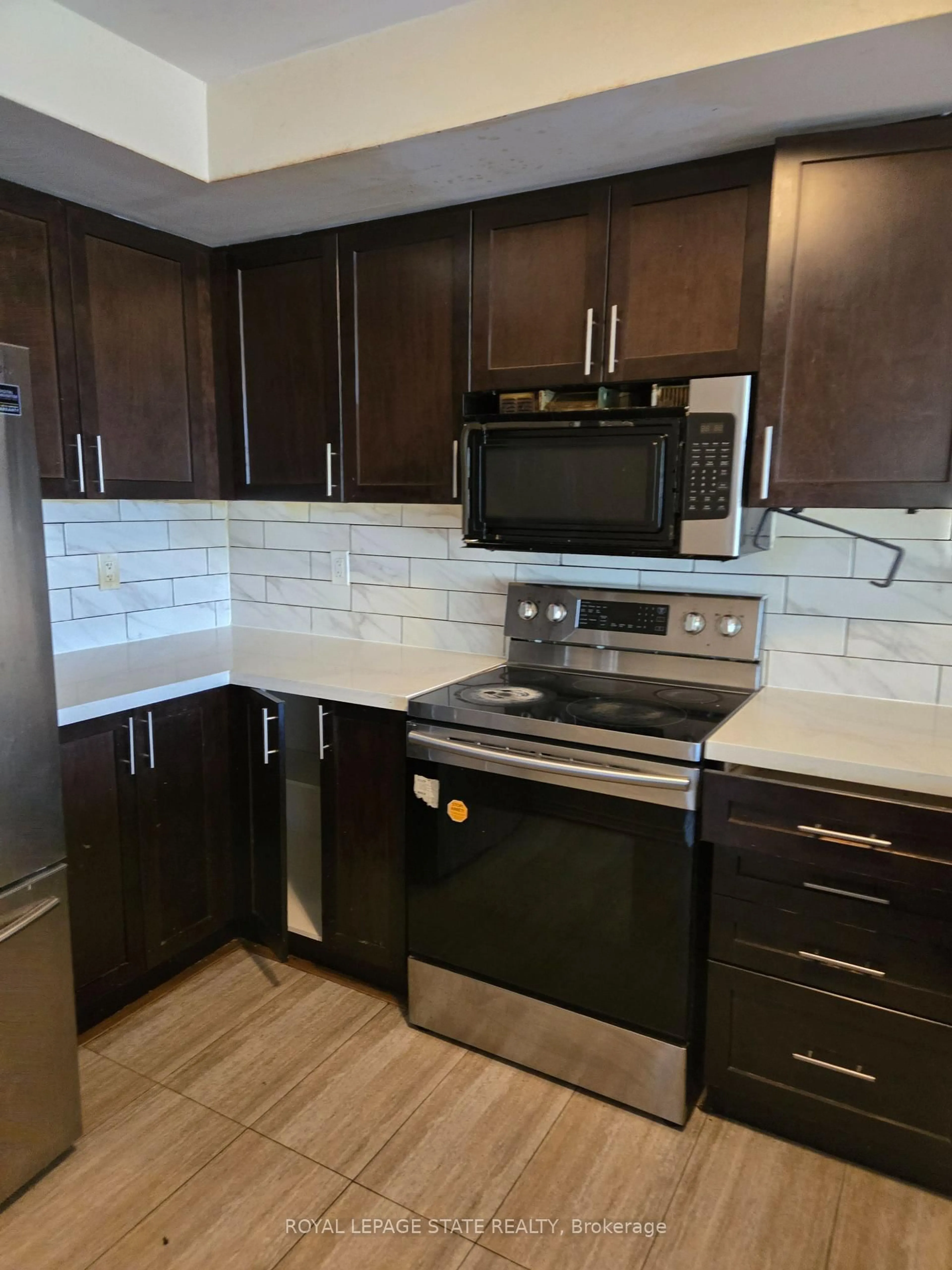 Standard kitchen, ceramic/tile floor for 420 Linden Dr #38, Cambridge Ontario N3H 0C6
