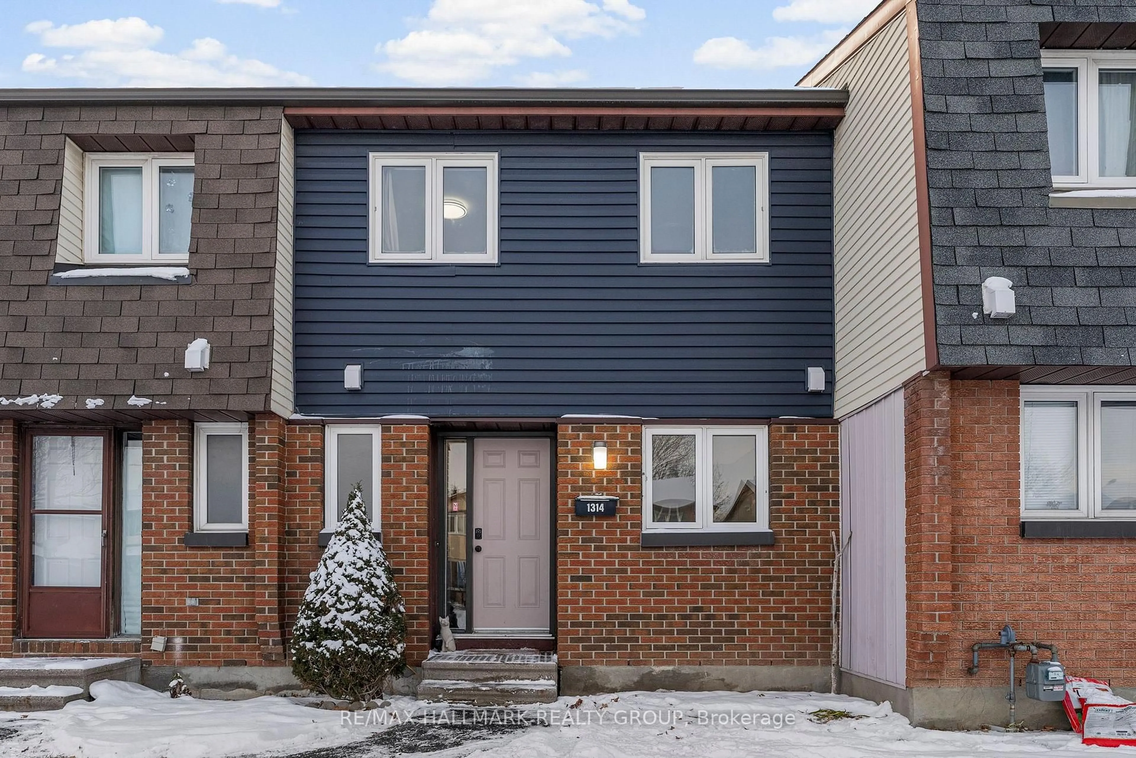 Home with brick exterior material, street for 1314 Cedarcroft Cres, Gloucester Ontario K1B 5C7