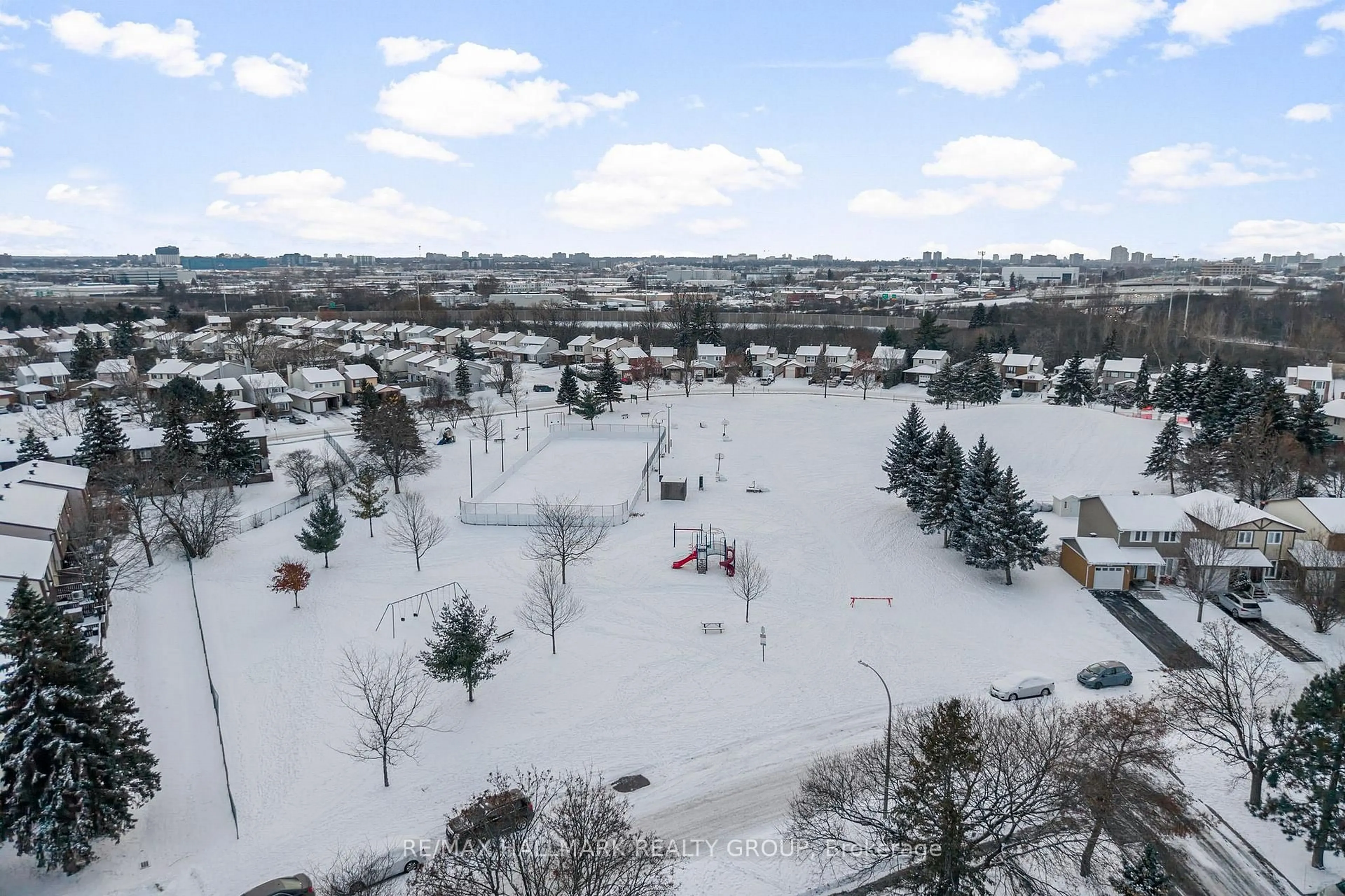 A pic from outside/outdoor area/front of a property/back of a property/a pic from drone, unknown for 1314 Cedarcroft Cres, Gloucester Ontario K1B 5C7