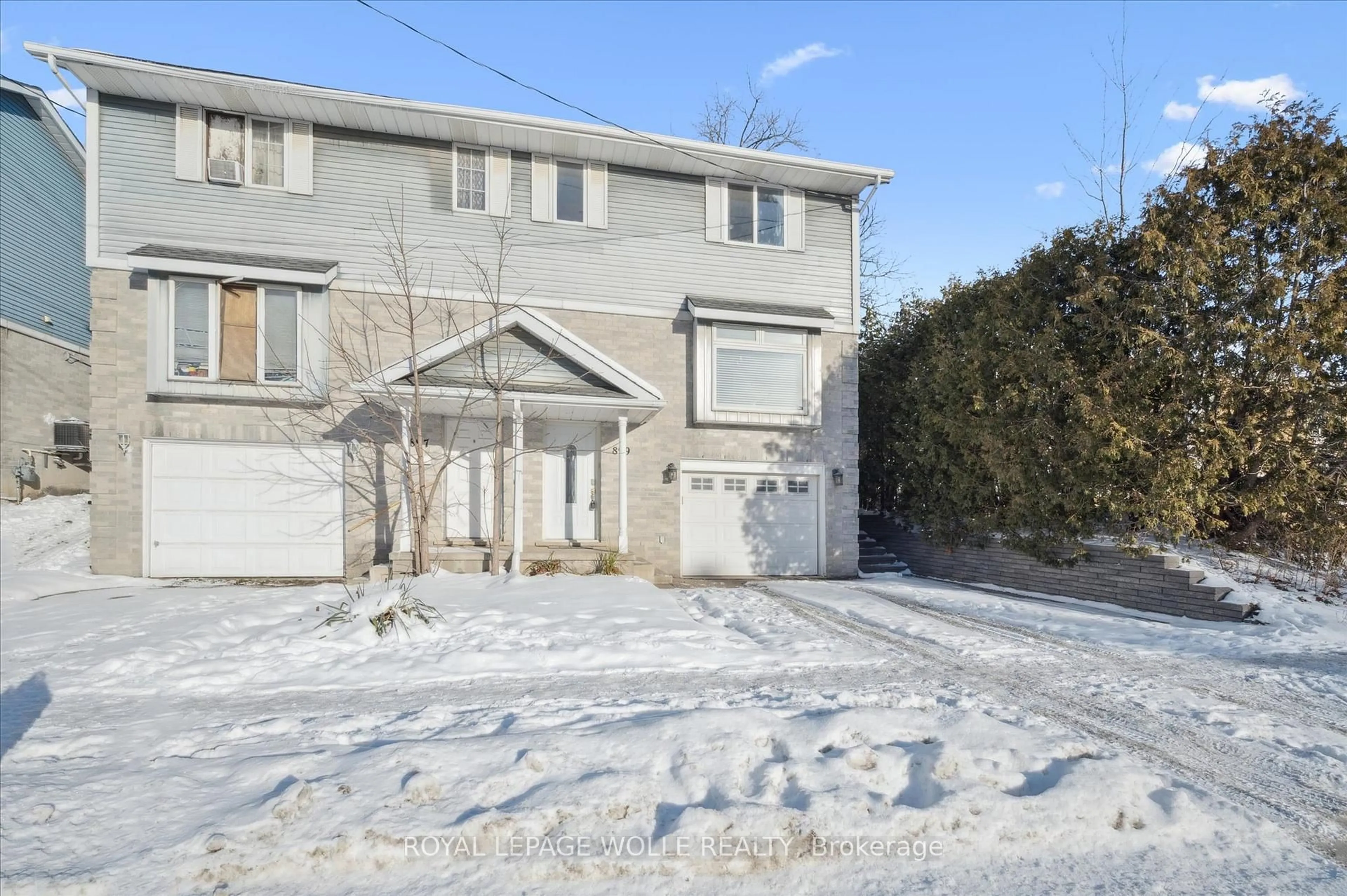 A pic from outside/outdoor area/front of a property/back of a property/a pic from drone, street for 899 James St, Woodstock Ontario N4S 1S3