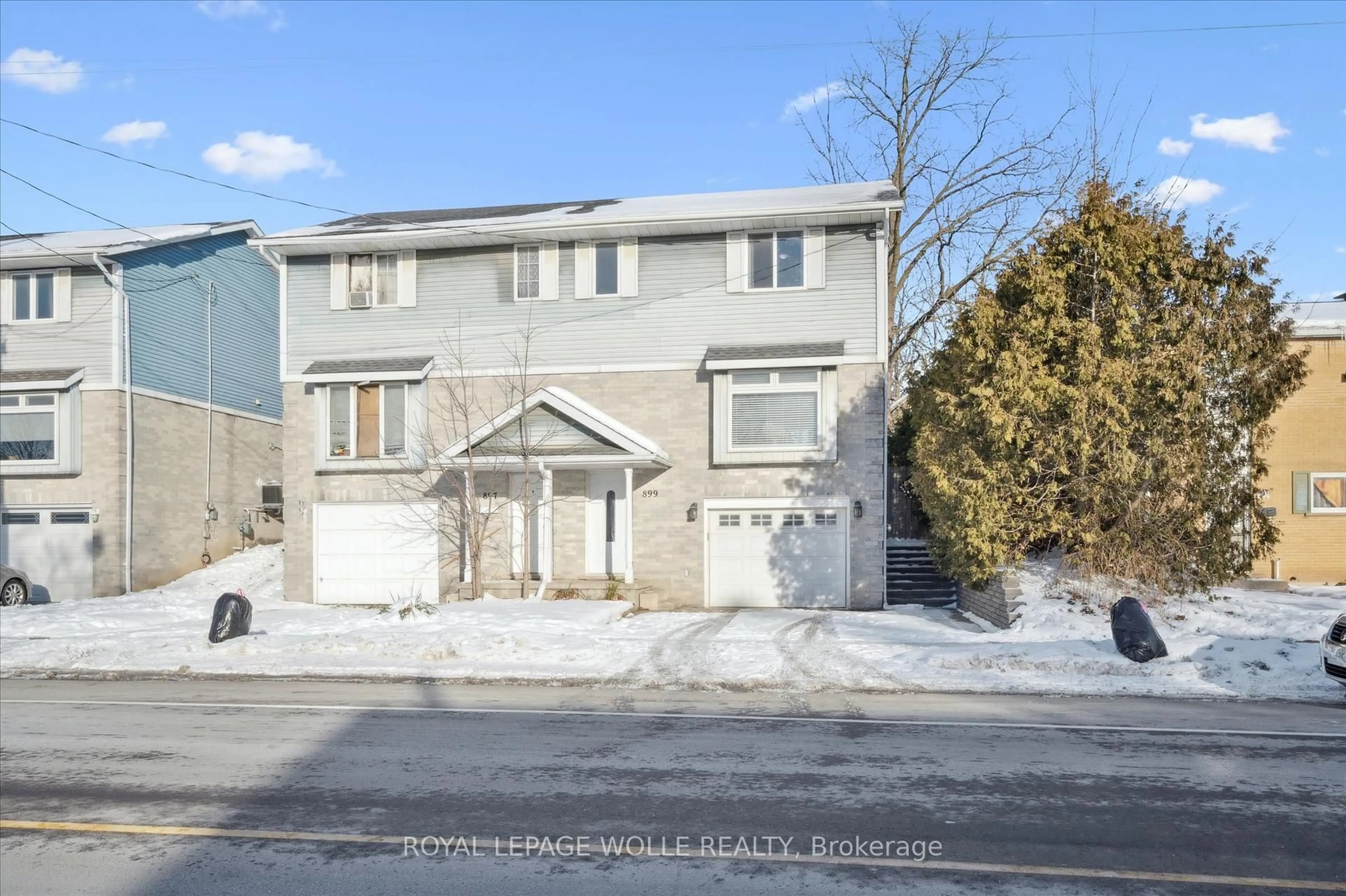 A pic from outside/outdoor area/front of a property/back of a property/a pic from drone, street for 899 James St, Woodstock Ontario N4S 1S3