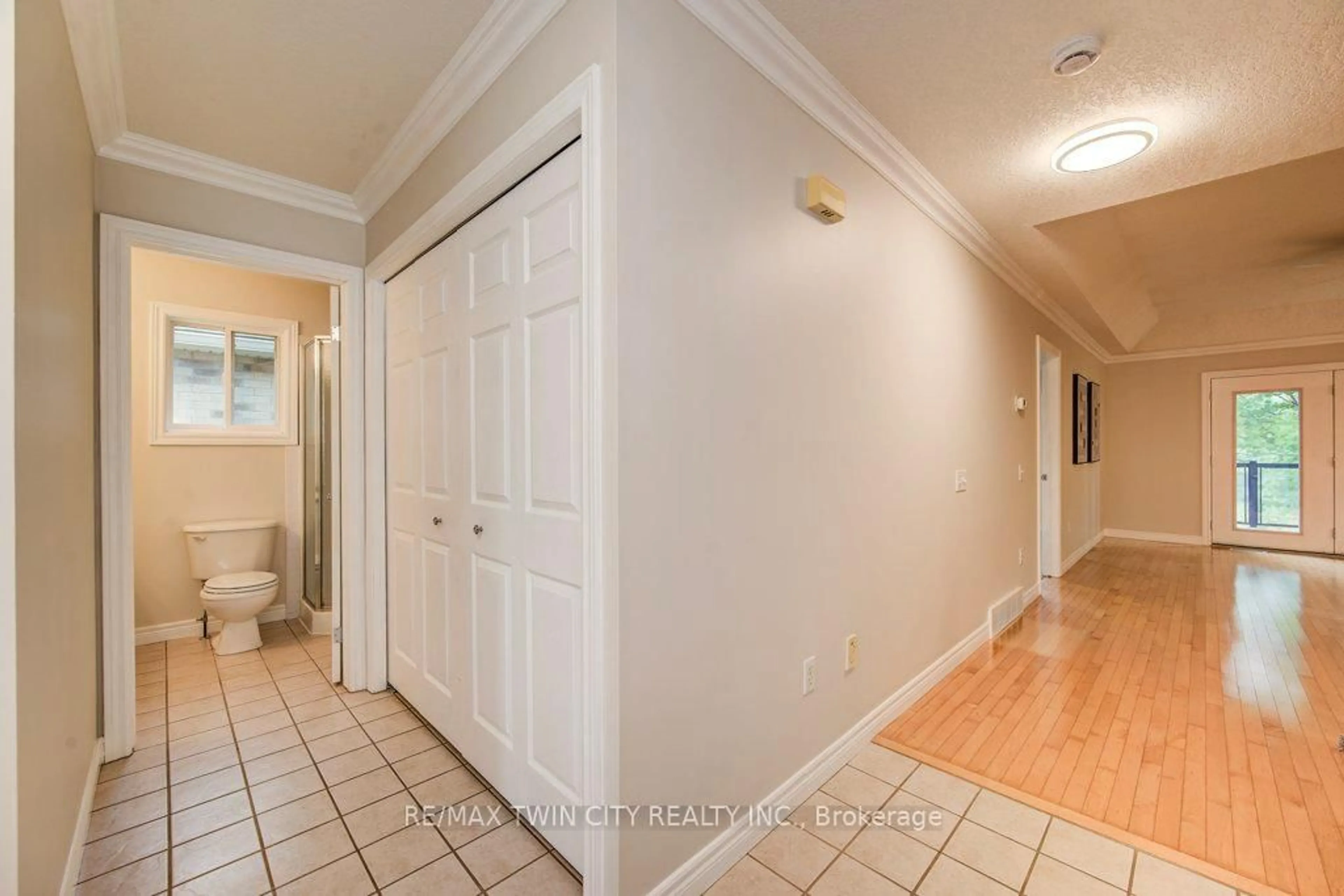 Indoor entryway for 670 Salzburg Dr, Waterloo Ontario N2V 2N8