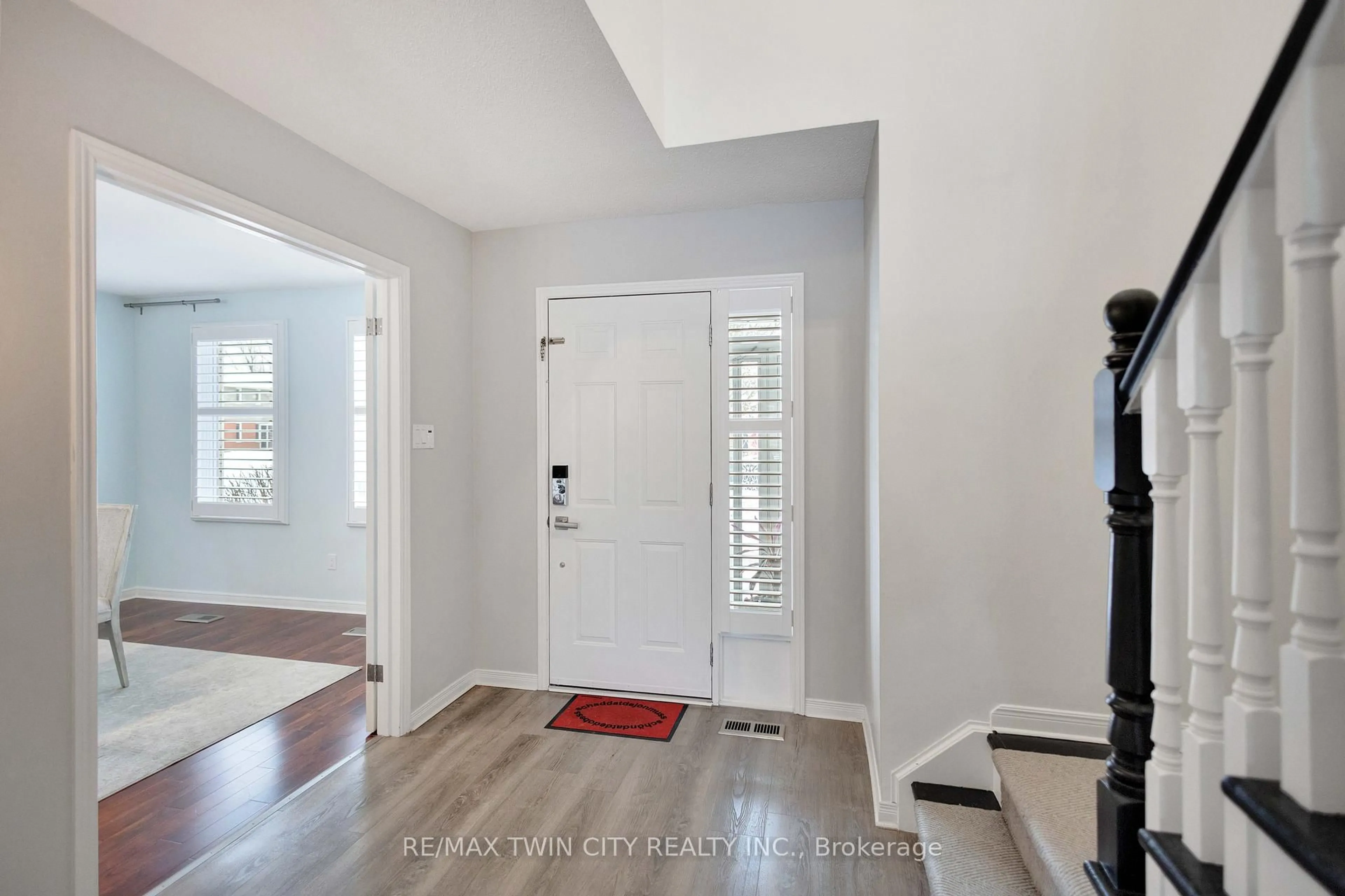 Indoor entryway for 21 Riva Rdge, Brantford Ontario N3P 1S2