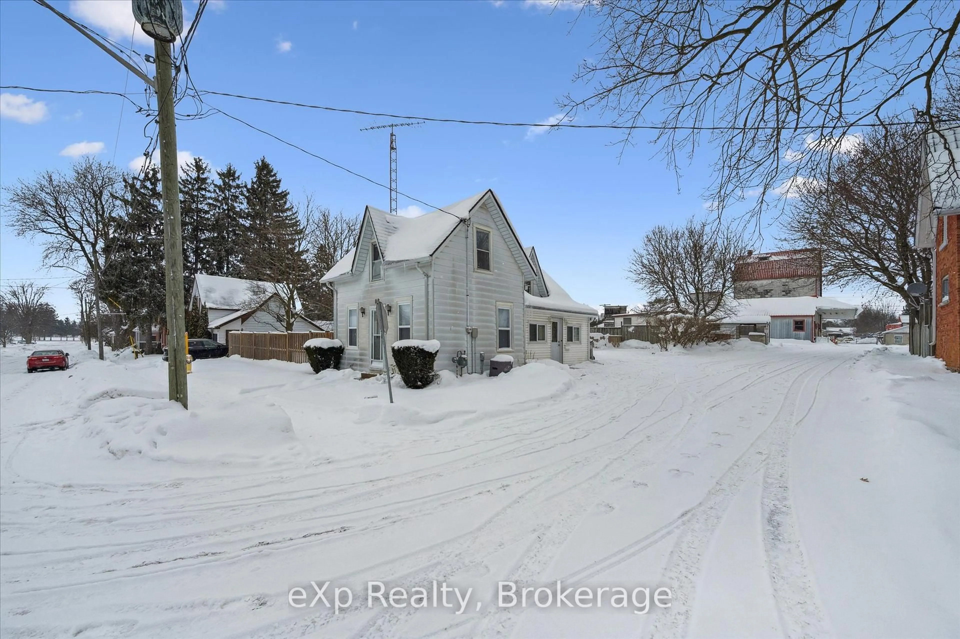 Blurry image for 8 West St, Perth East Ontario N0K 1M0