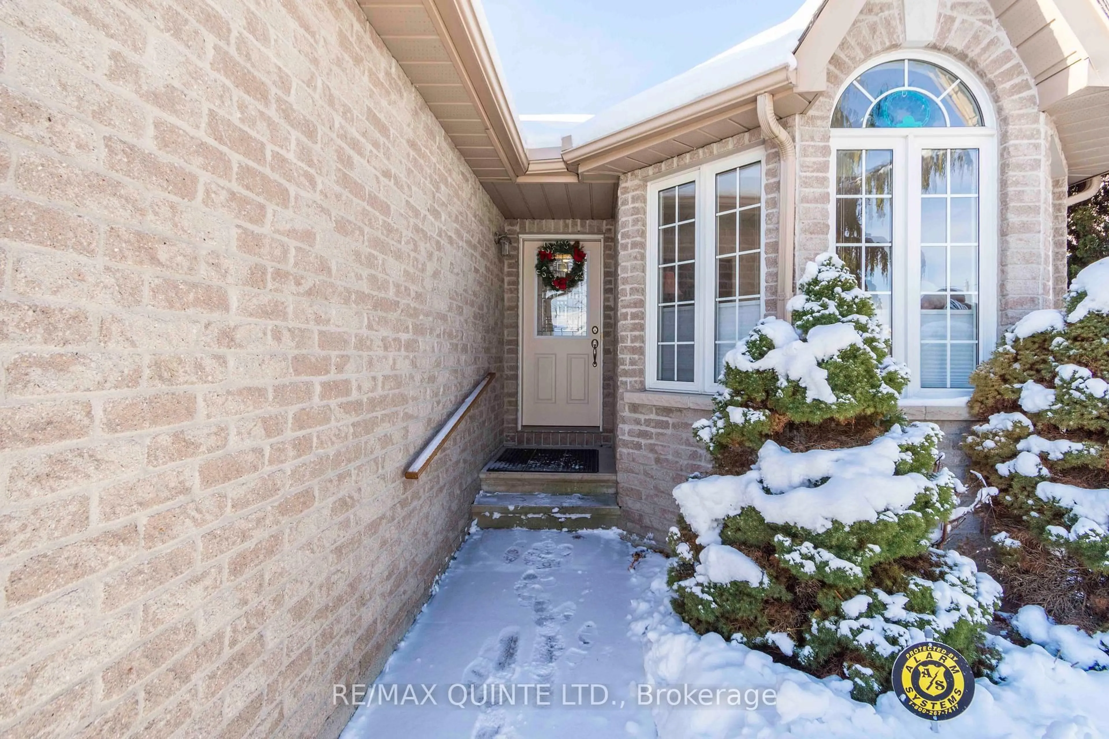 Indoor entryway for 43 Gavey St, Belleville Ontario K8N 4Z5
