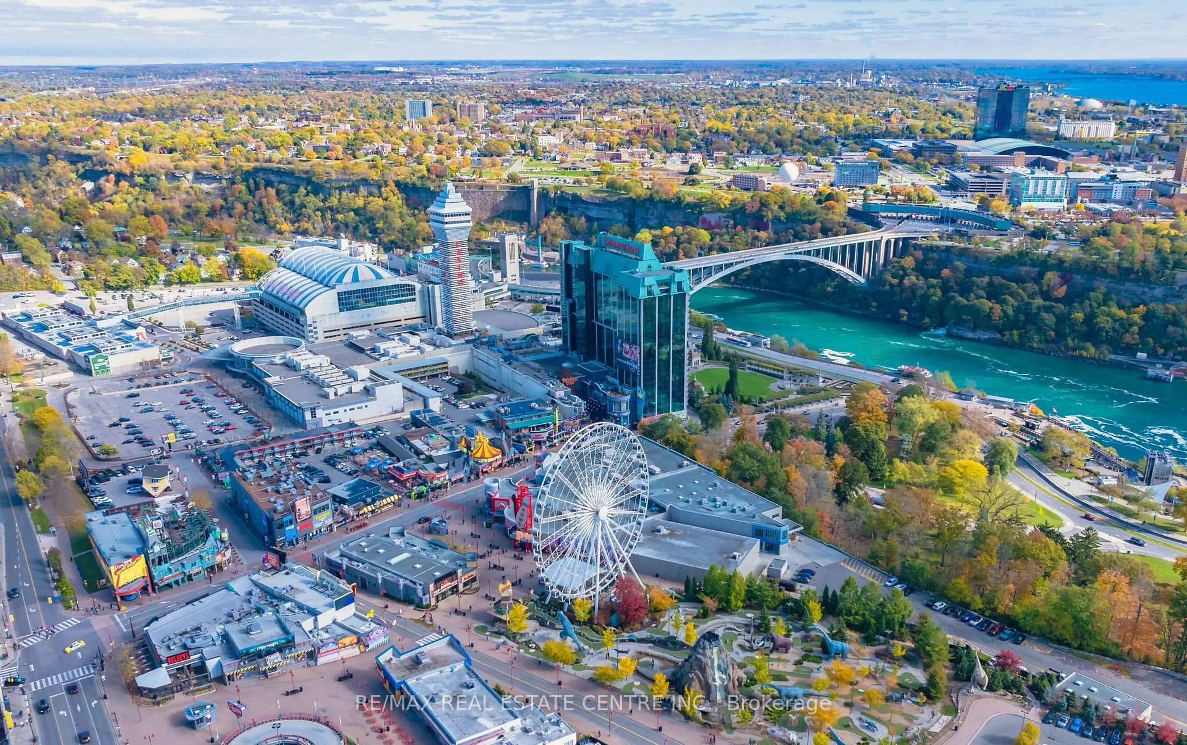 A pic from outside/outdoor area/front of a property/back of a property/a pic from drone, city buildings view from balcony for 5145 Kitchener St, Niagara Falls Ontario L2G 1B1