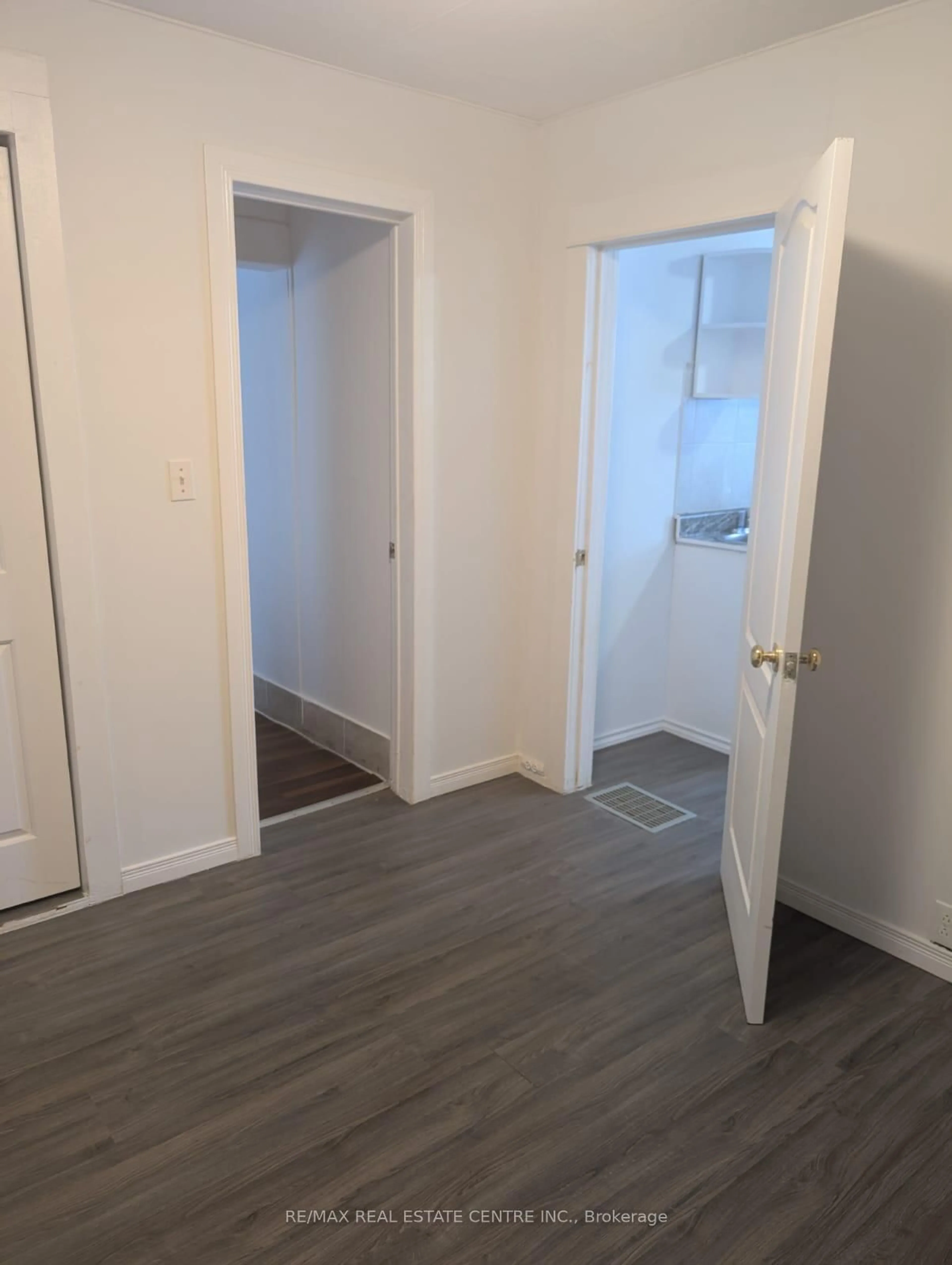 A pic of a room for 5145 Kitchener St, Niagara Falls Ontario L2G 1B1