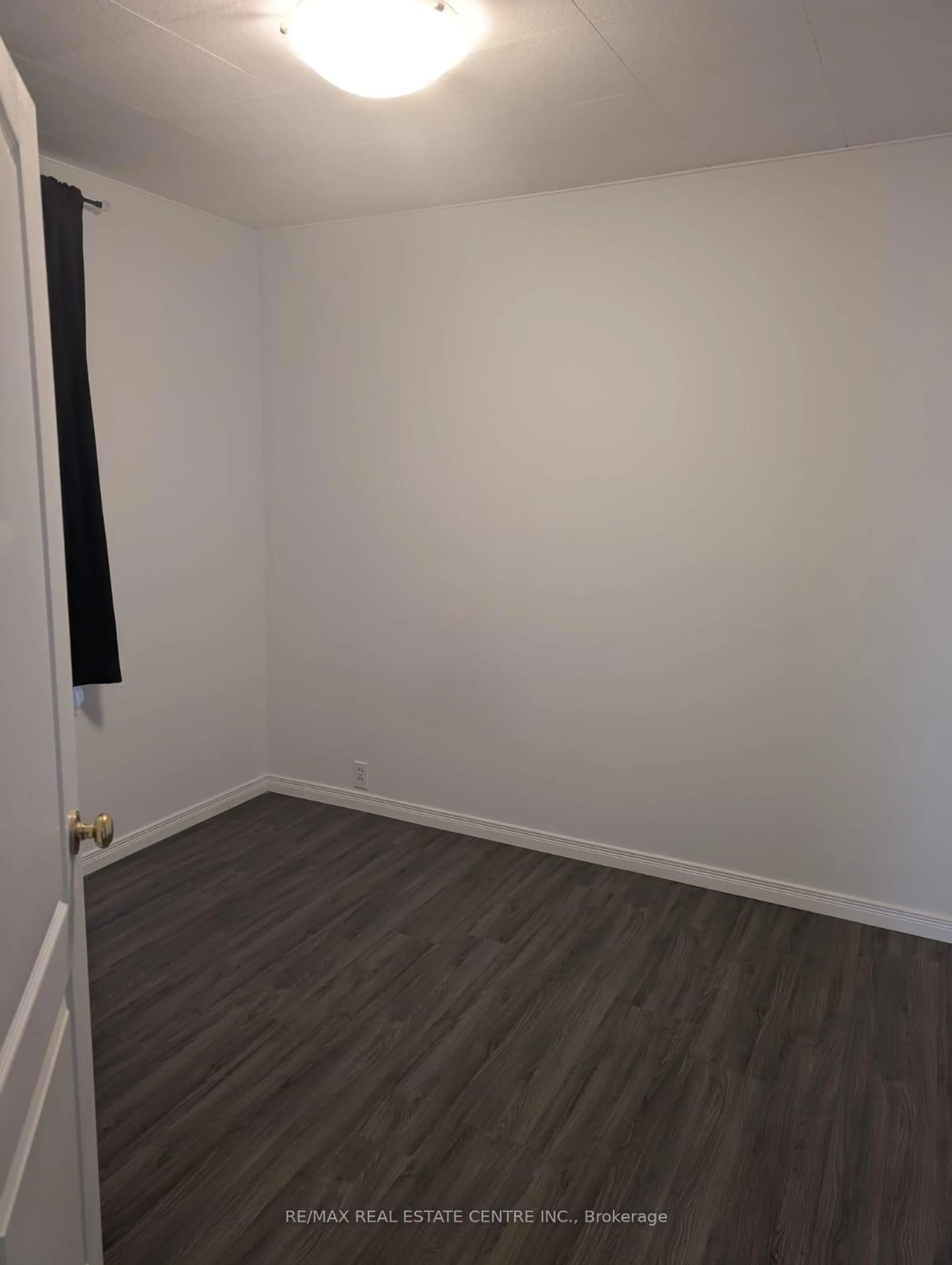 A pic of a room for 5145 Kitchener St, Niagara Falls Ontario L2G 1B1