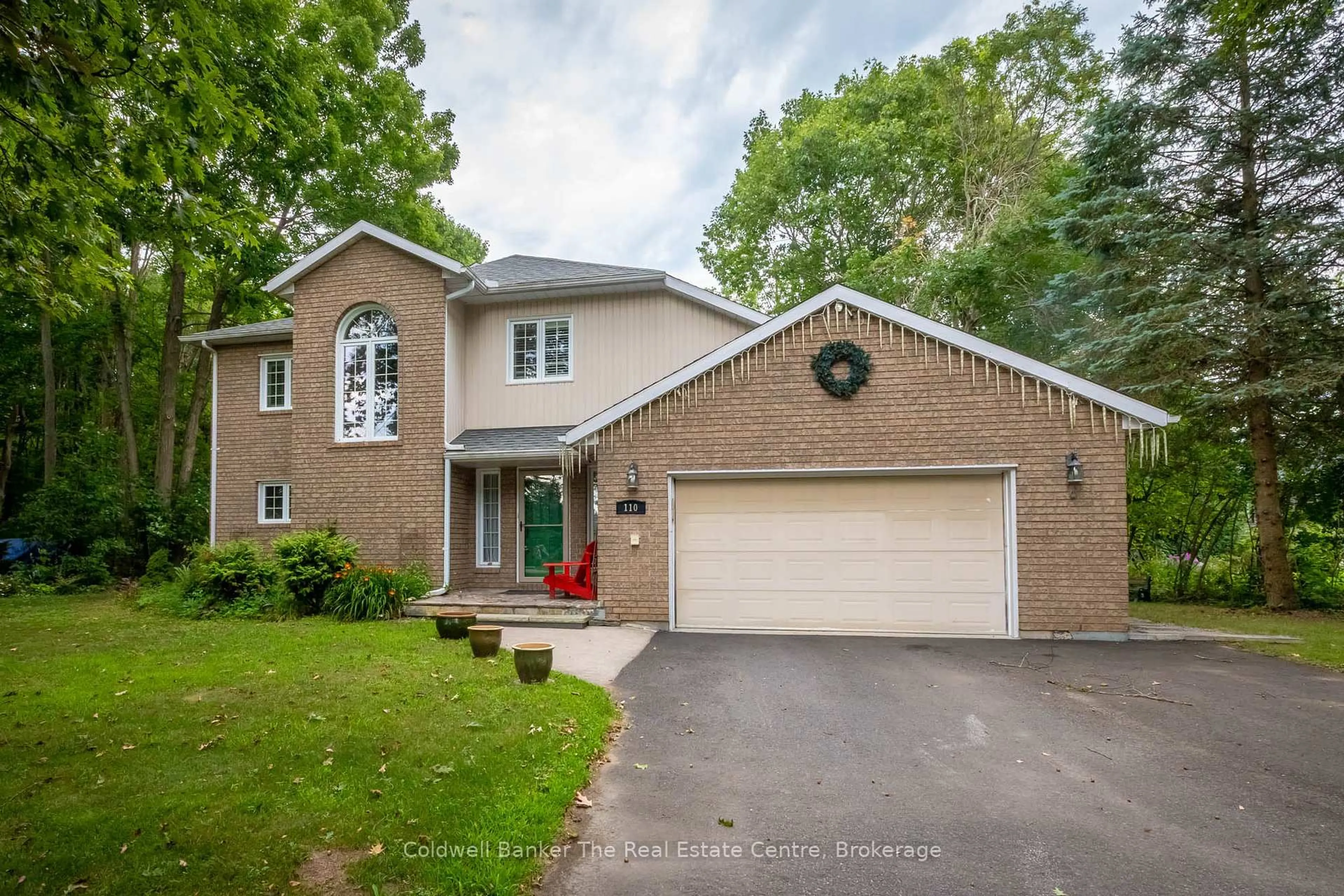 Home with brick exterior material, street for 110 Forest Glen Dr, Gravenhurst Ontario P1P 1A1