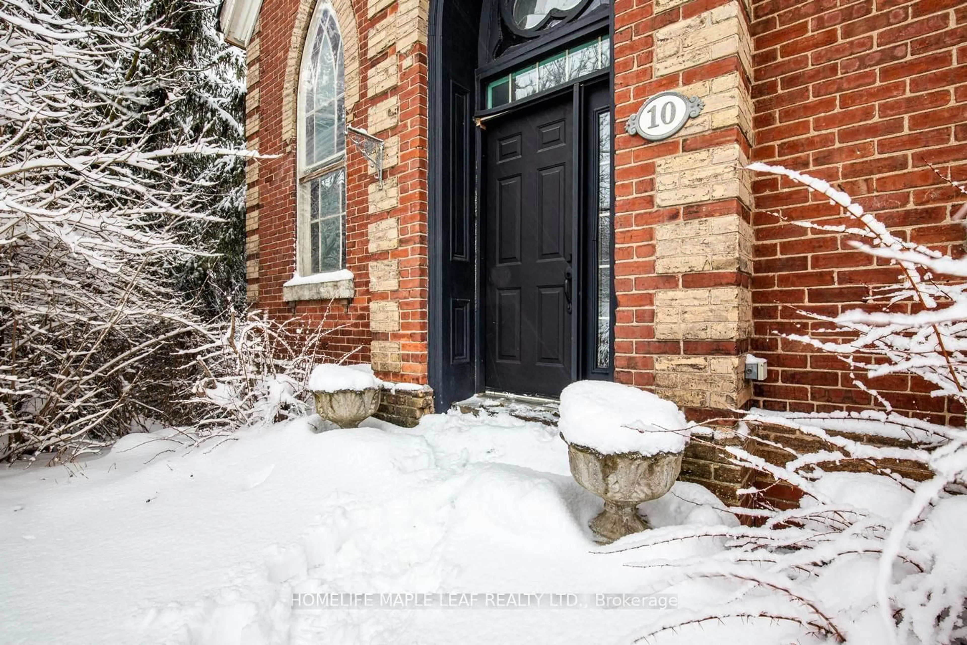 Indoor entryway for 10 Mill St, Amaranth Ontario L9W 3Z3