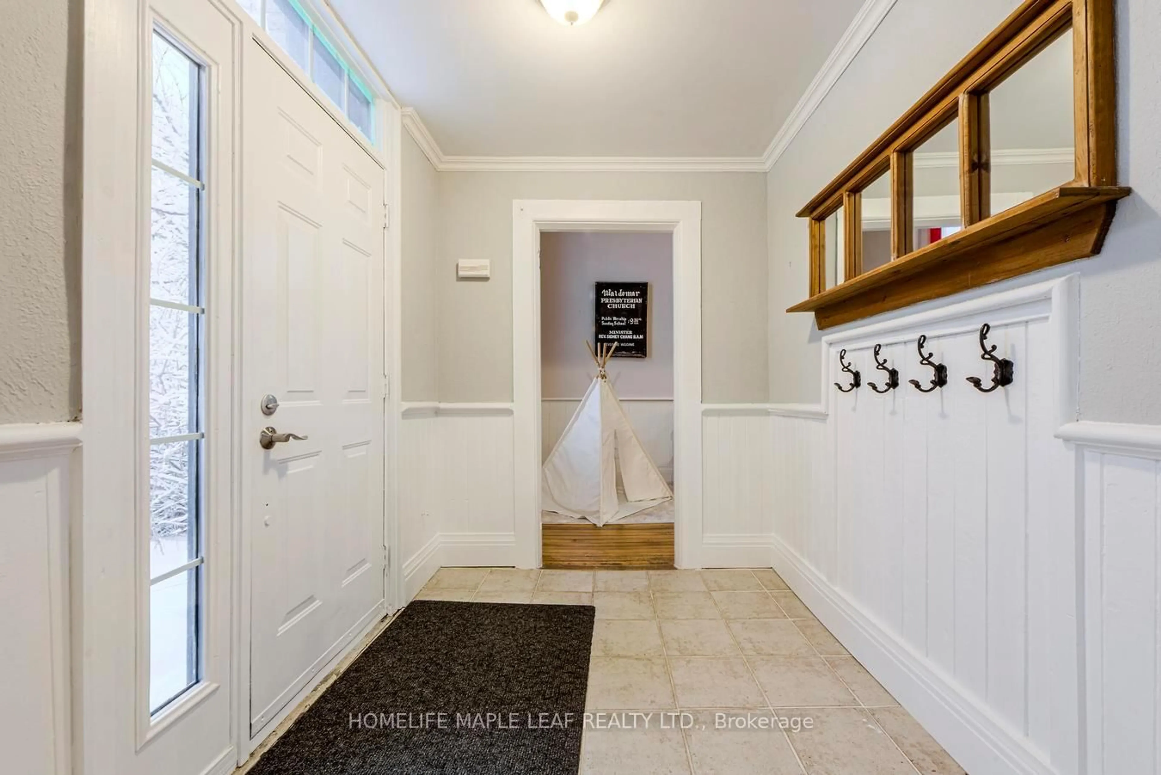 Indoor entryway for 10 Mill St, Amaranth Ontario L9W 3Z3